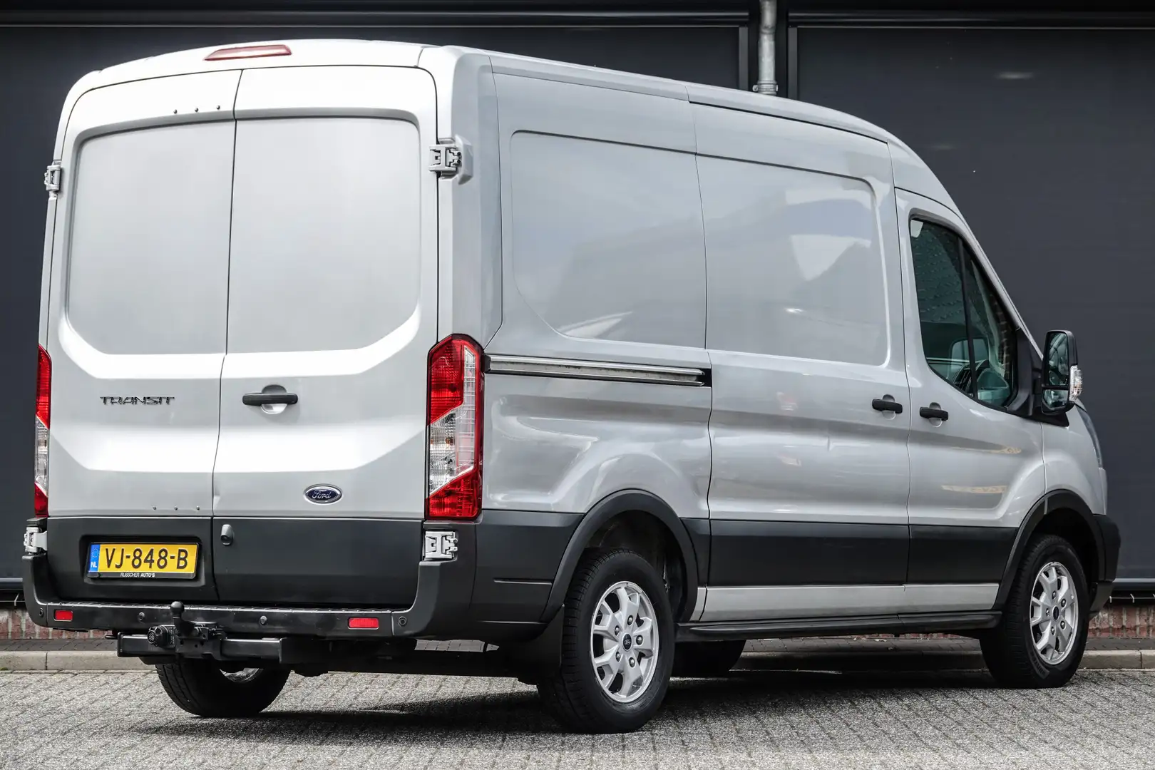 Ford Transit L2H2 2.2Tdci 125Pk | Trend | 2xSchuifdeur | Achter Zilver - 2