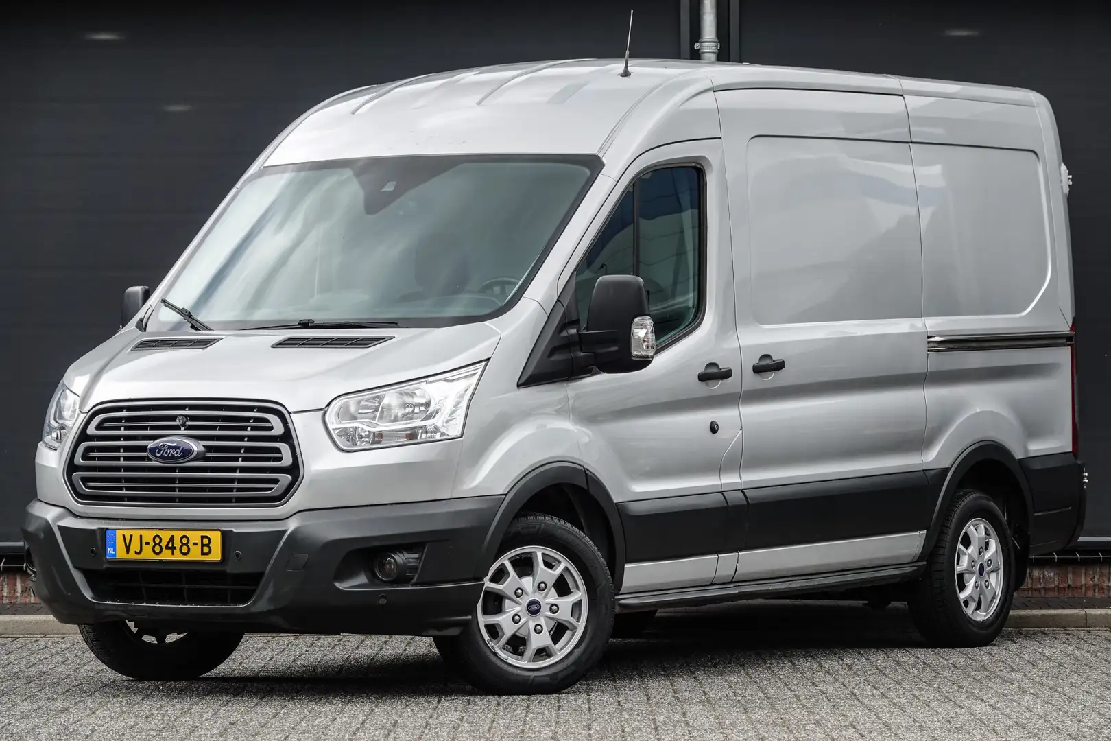 Ford Transit L2H2 2.2Tdci 125Pk | Trend | 2xSchuifdeur | Achter Zilver - 1