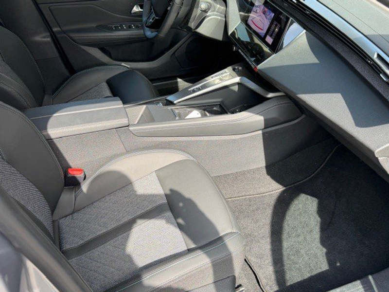 Peugeot 408 1.2 Benz 130 pk Allure EAT8 — photo 13