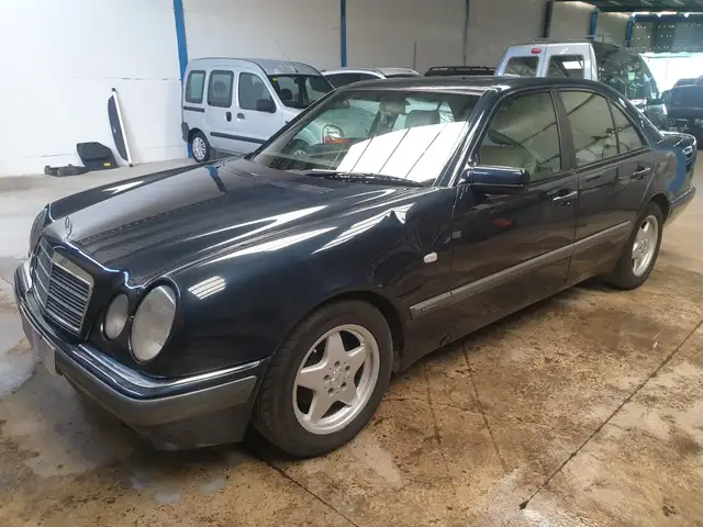 Mercedes-Benz E 300 D Elegance