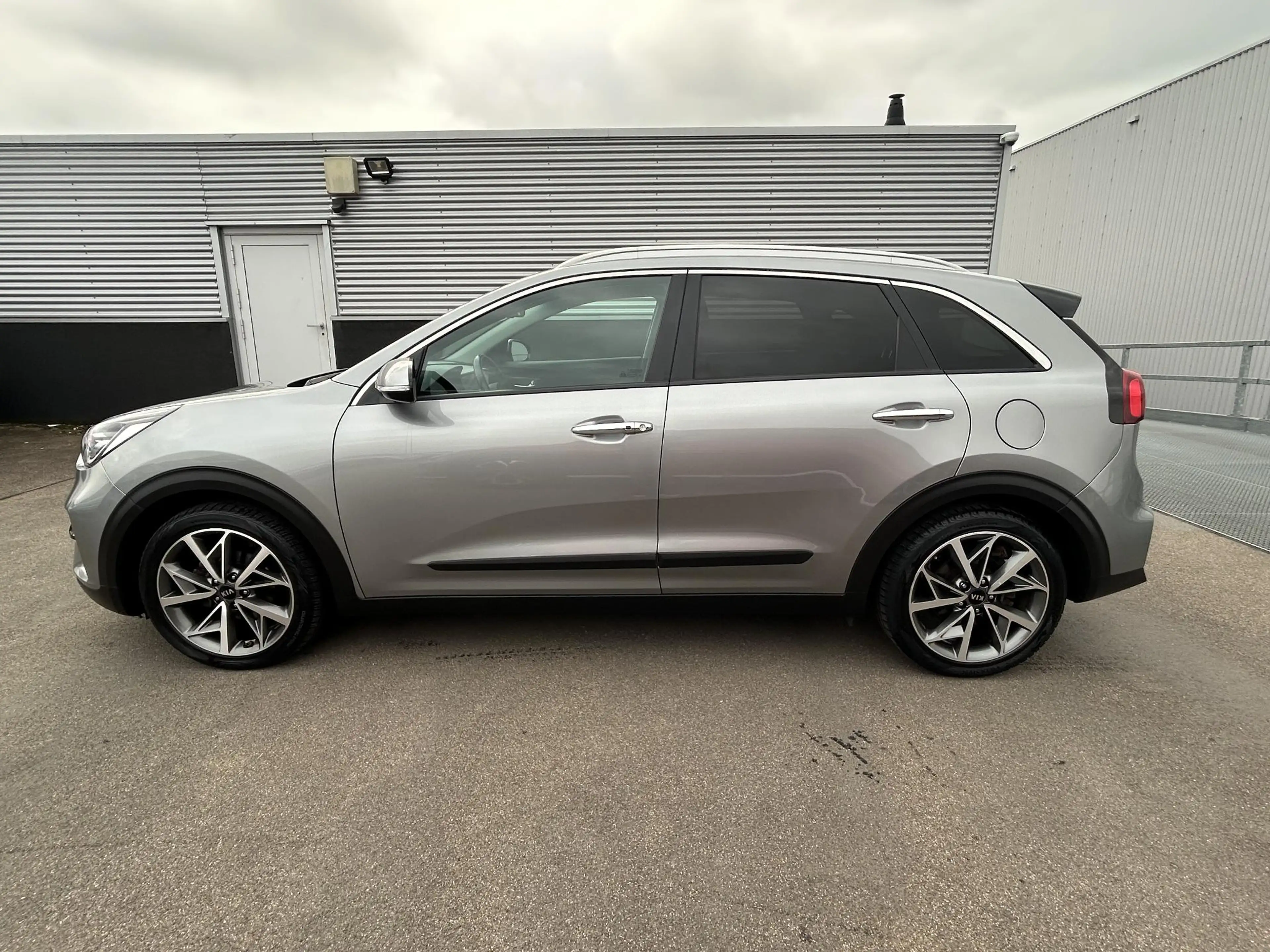 Kia Niro 1.6 GDi Hybrid Style Edition Nieuw geleverd en dea — photo 3