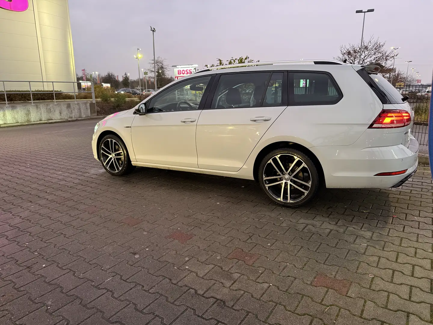 Volkswagen Golf Variant Golf Variant 1.6 TDI AHK. R-Line - 2