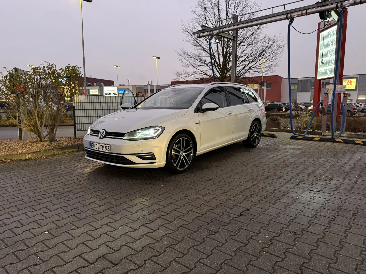 Volkswagen Golf Variant Golf Variant 1.6 TDI AHK. R-Line - 1