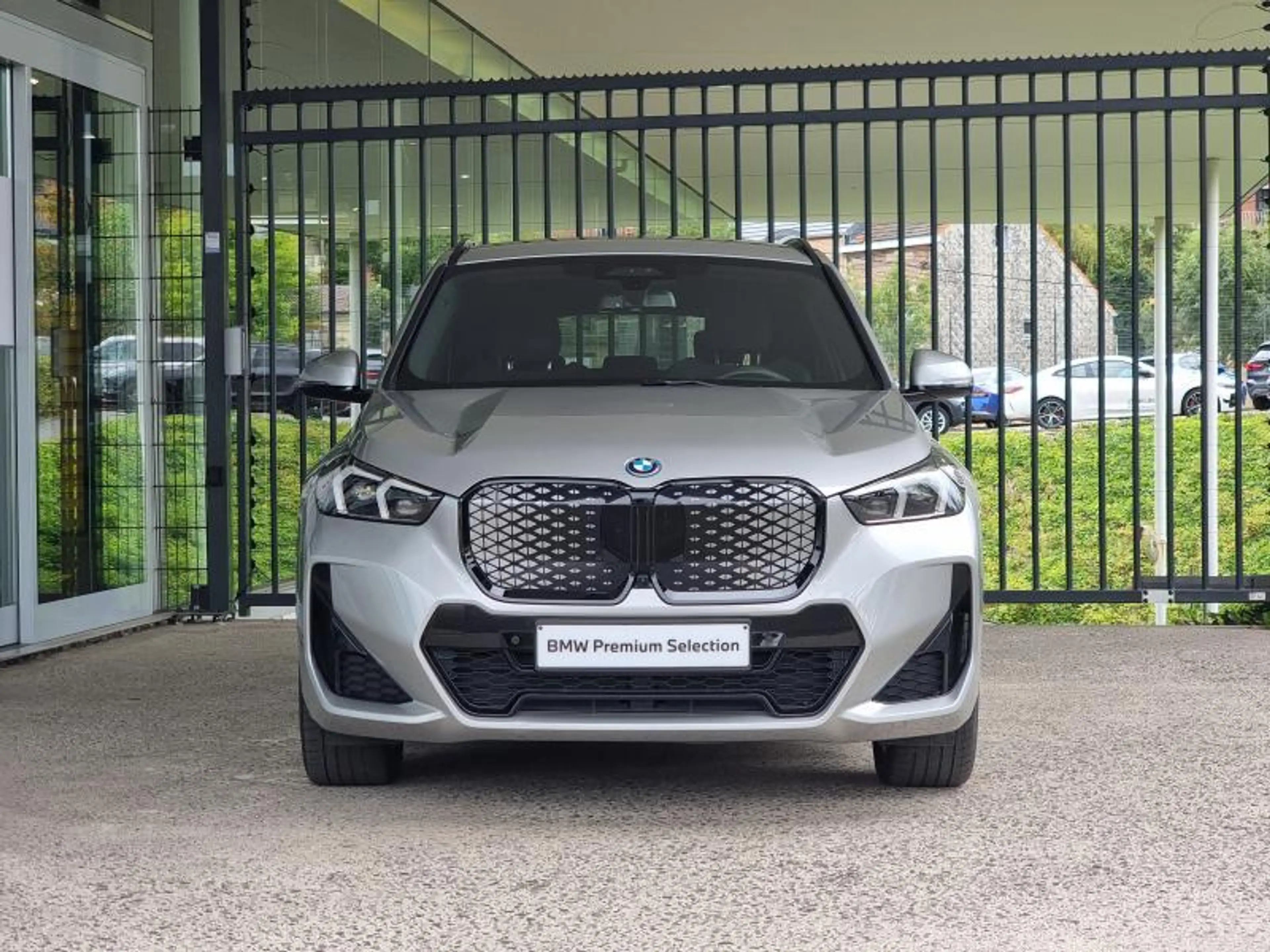 BMW iX1 eDrive 20 M Sport — photo 2