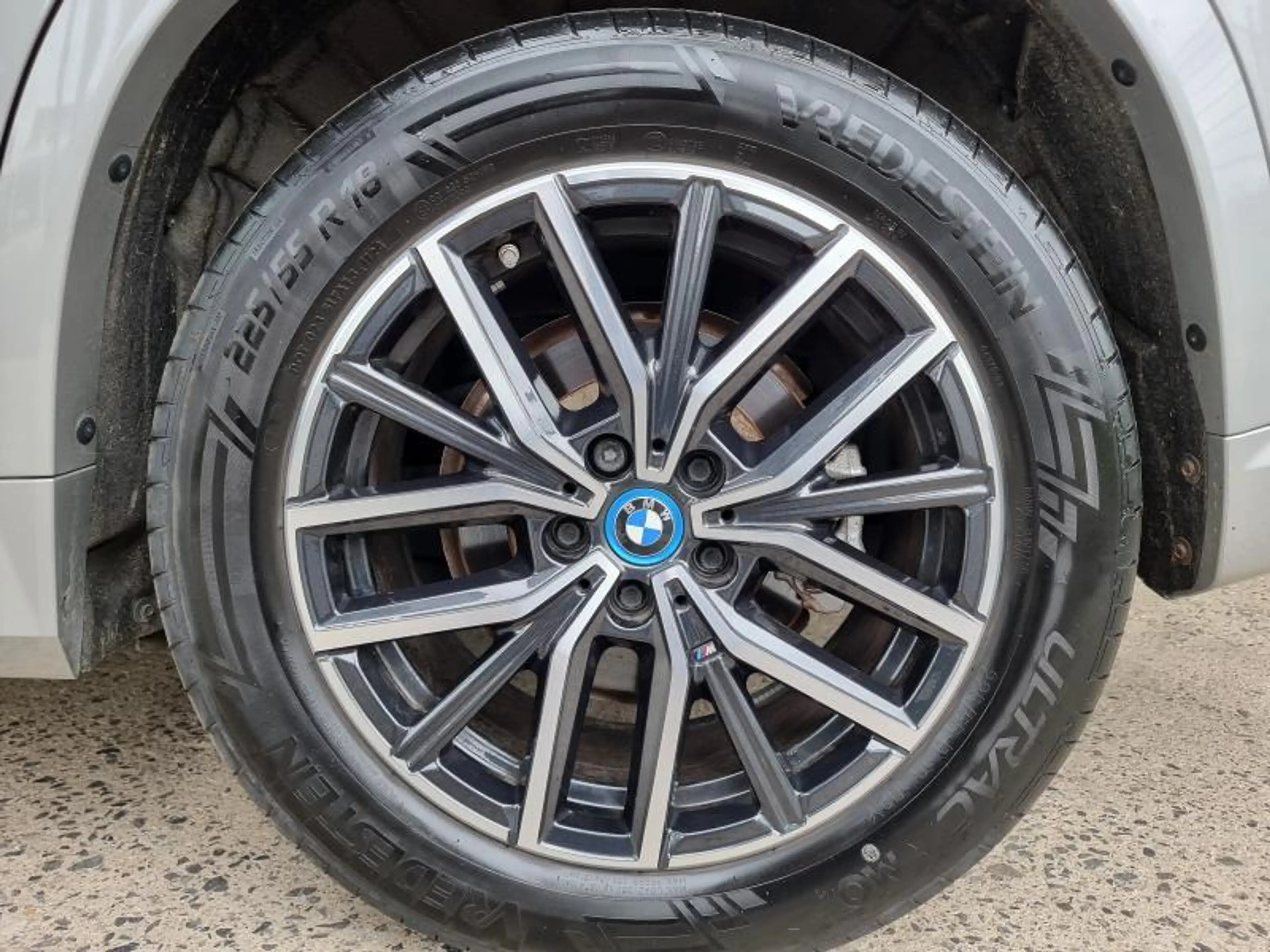 BMW iX1 eDrive 20 M Sport — photo 7