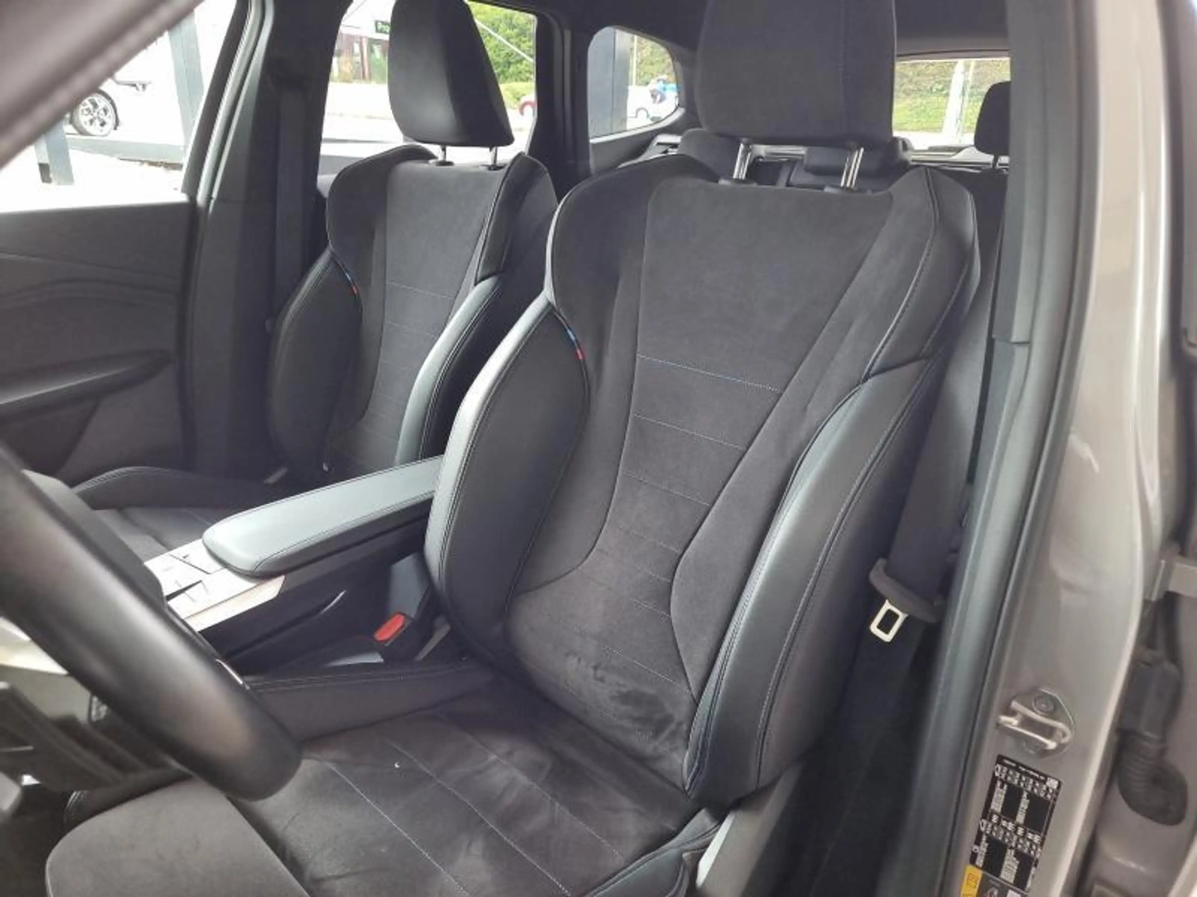 BMW iX1 eDrive 20 M Sport — photo 5