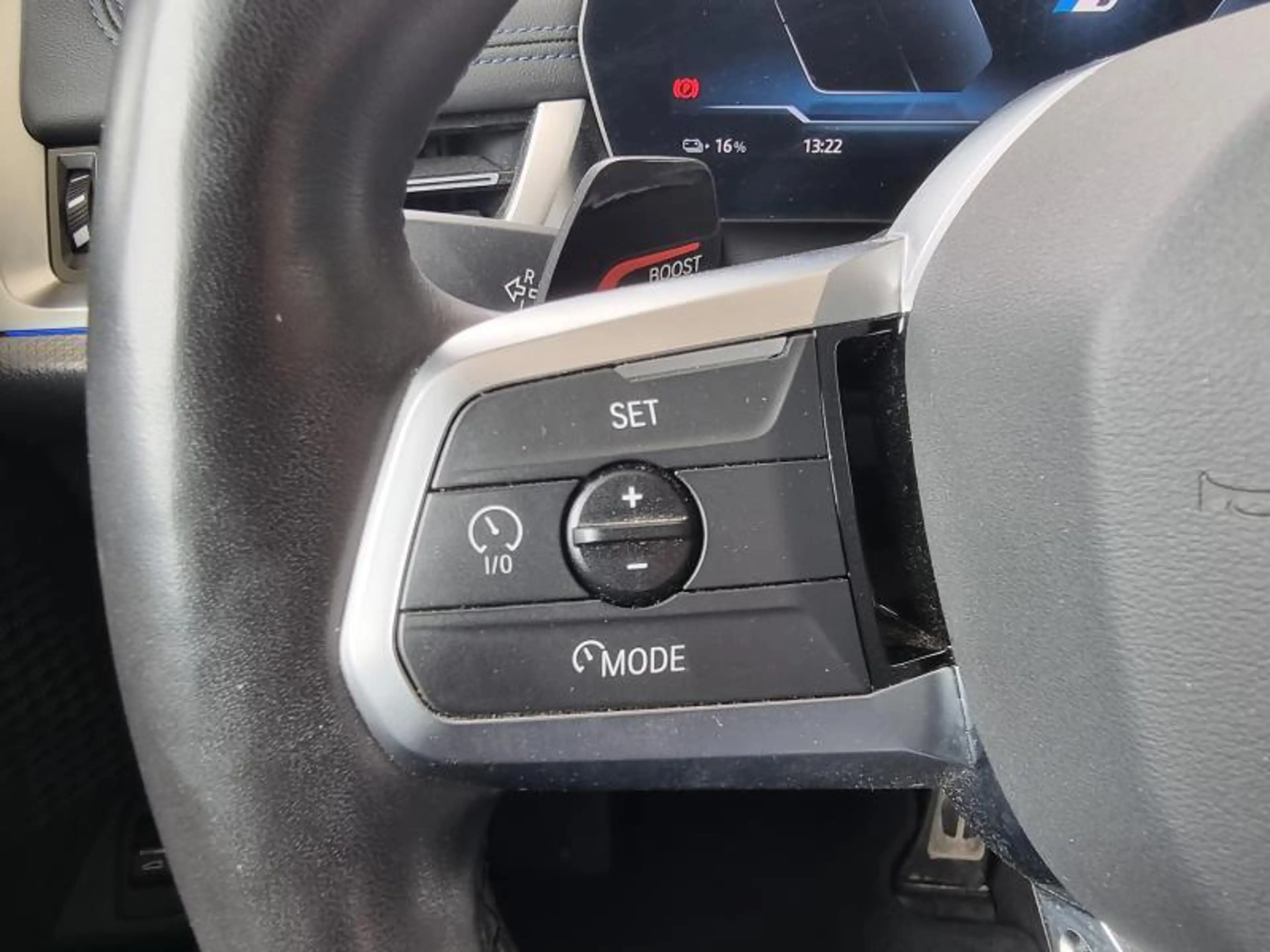 BMW iX1 eDrive 20 M Sport — photo 9