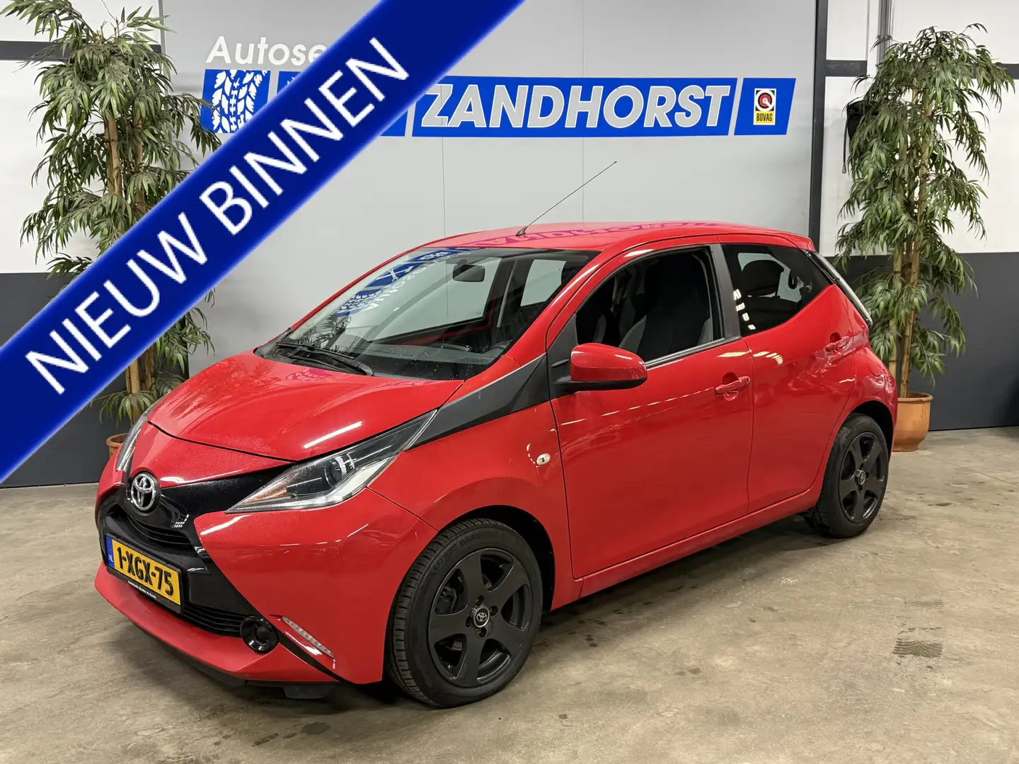 Toyota Aygo 1.0 VVT-i x-play Rot - 1