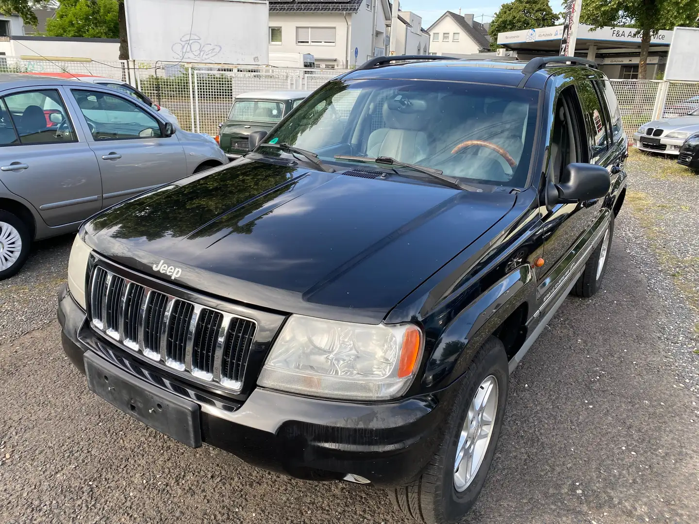 Jeep Grand Cherokee 2.7 CRD Overland 1Hd Schwarz - 1
