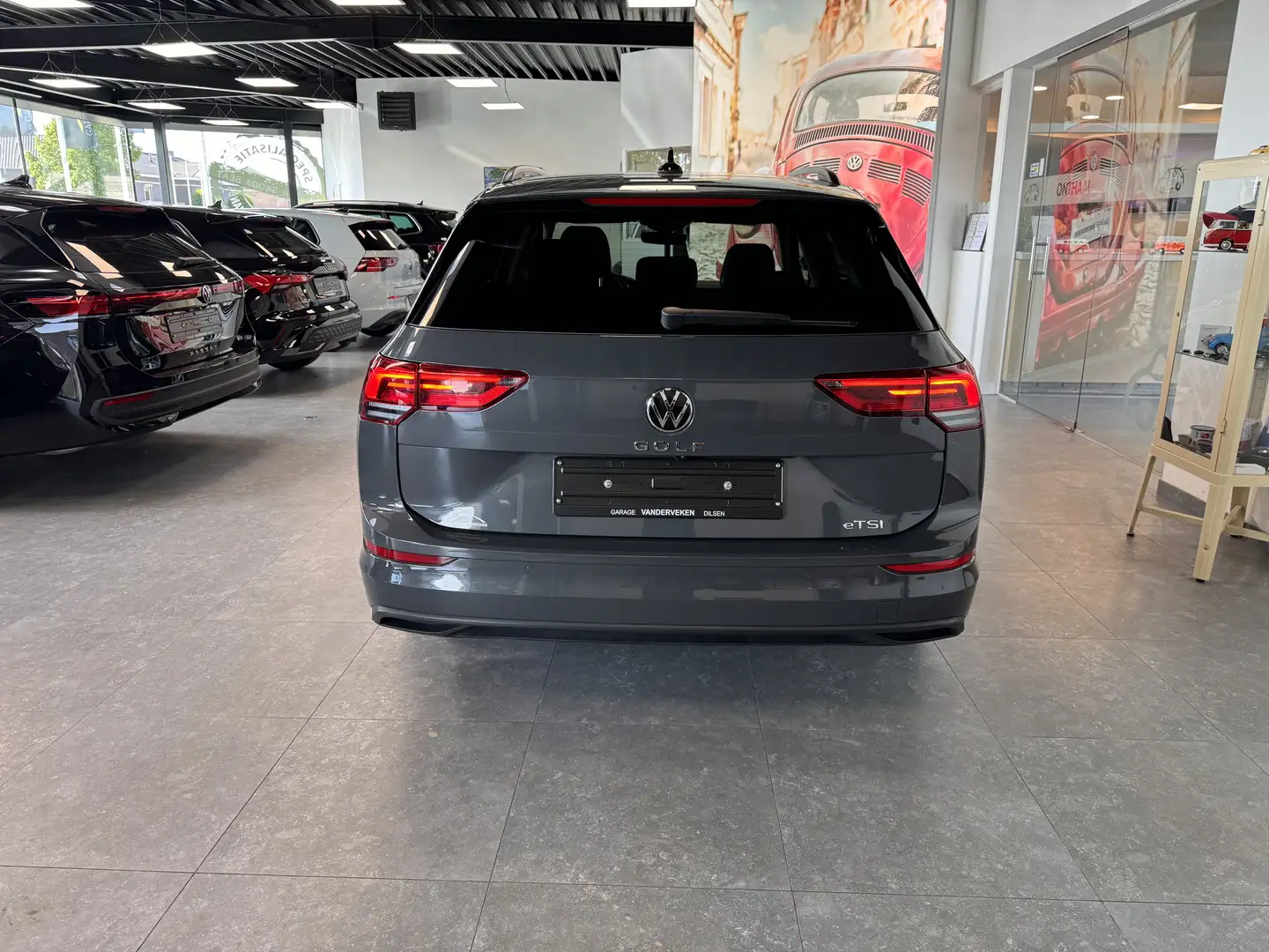 Volkswagen Golf 1.5 eTSI Life Business OPF DSG Grau - 2