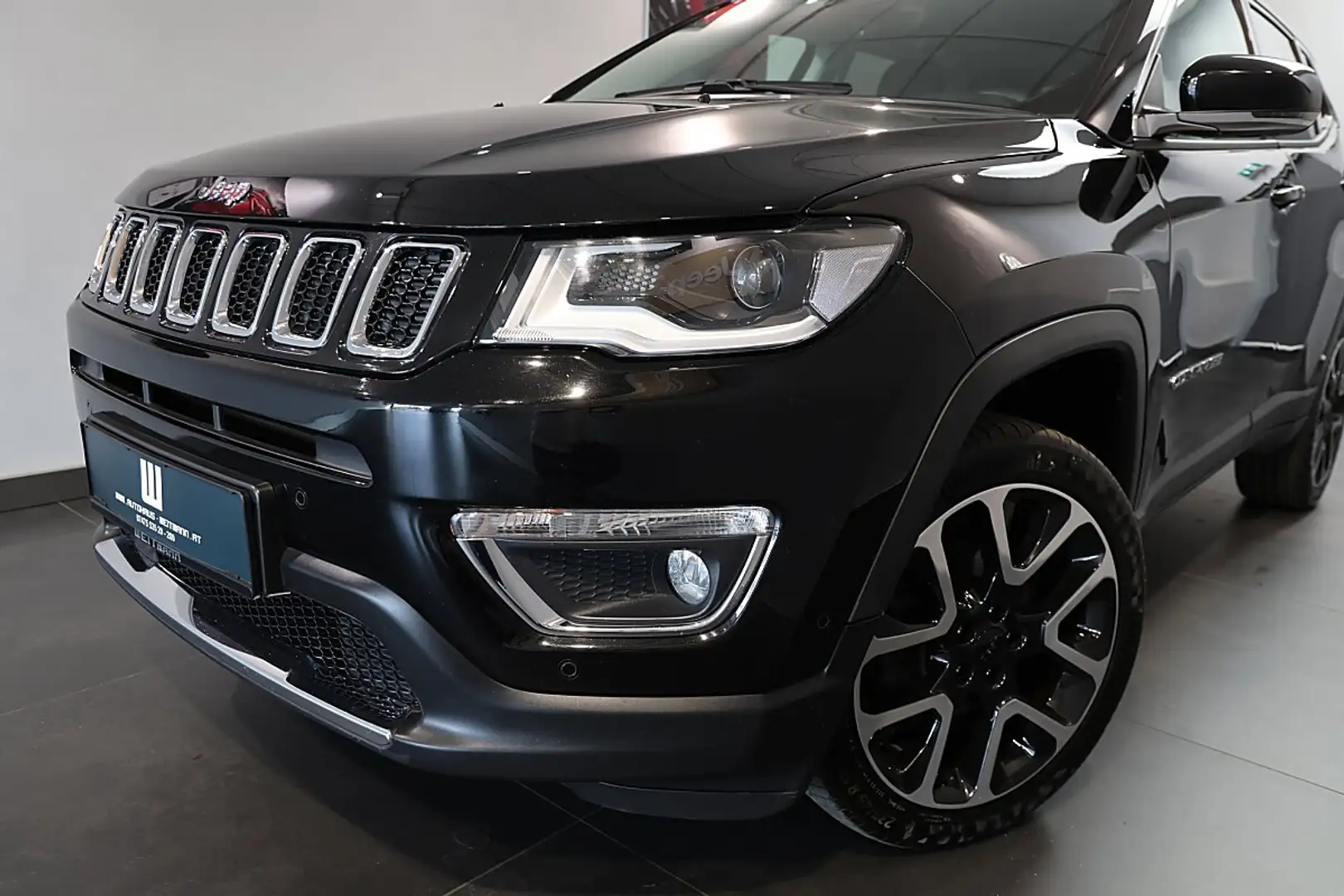 Jeep Compass 2,0 MultiJet II AWD Limited Schwarz - 2