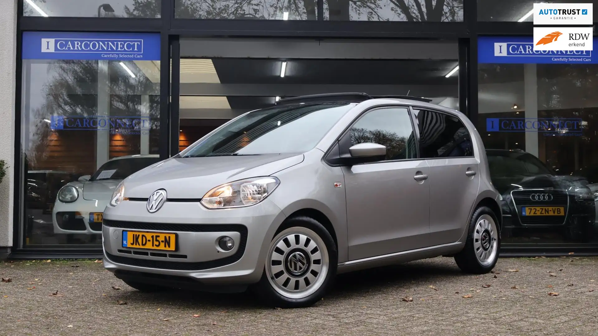 Volkswagen up! 1.0 high up! 75PK|Pano|Airco|Stoelverwarming Grijs - 1