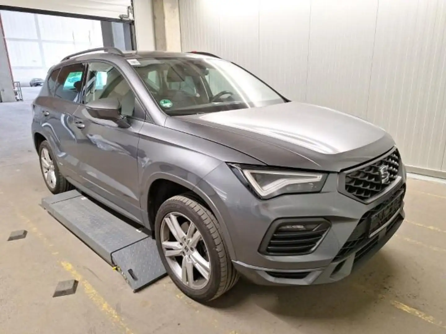 SEAT Ateca 2.0 TDI DSG FR LINE LED KAMERA LM18 AHK Grau - 2