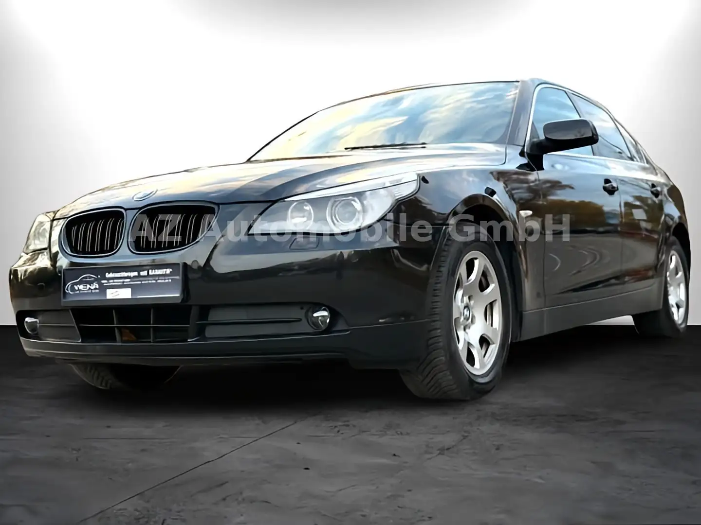BMW 523 i LIM. °TOP° TÜV NEU/NIGHTPAKET/NAV/AHK/SHZ Noir - 1
