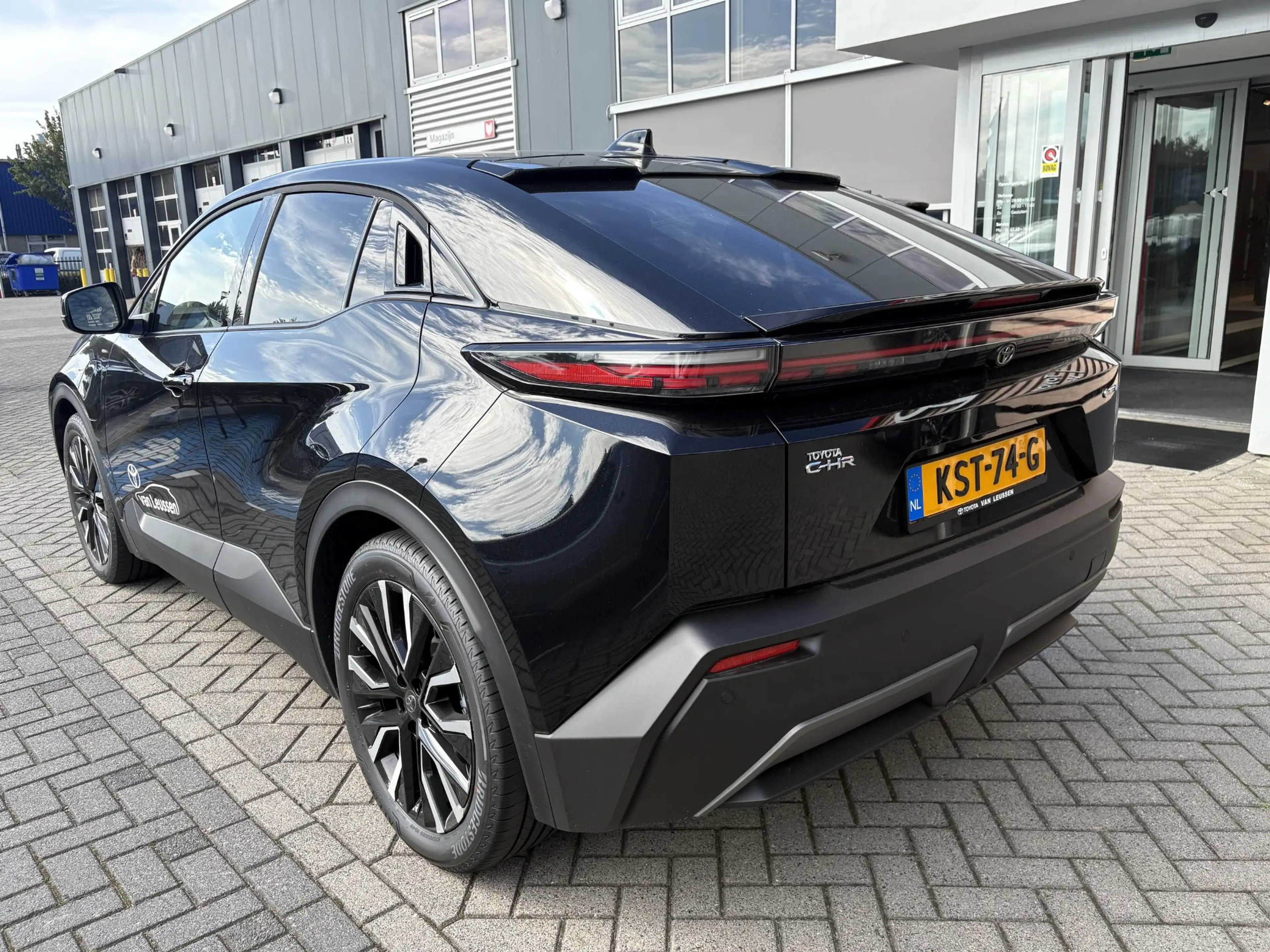 Toyota C-HR+ First Edition 77 kWh NIEUW DIRECT LEVERBAAR! STOEL — photo 5