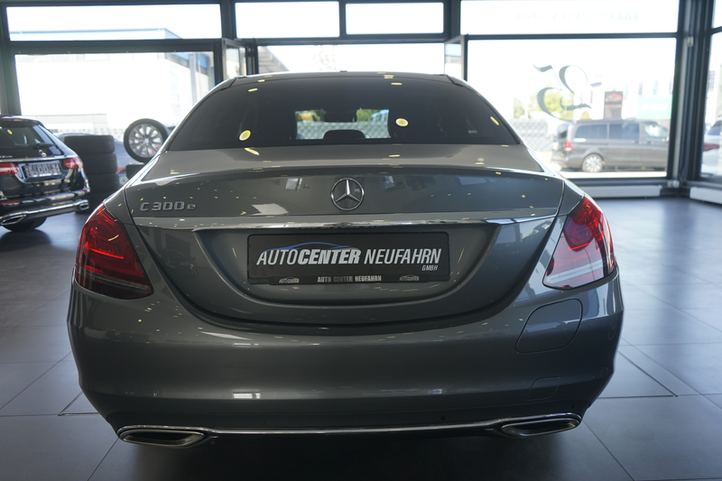 Mercedes-Benz C 300 PANO+KEYLESS+WIDESCREEN+LED+AMBIENTE+NAVI — photo 6