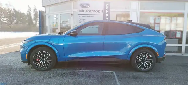 Ford Mustang Mach-E Elektro 88kWh Extended Range AWD Premium Ansicht 3