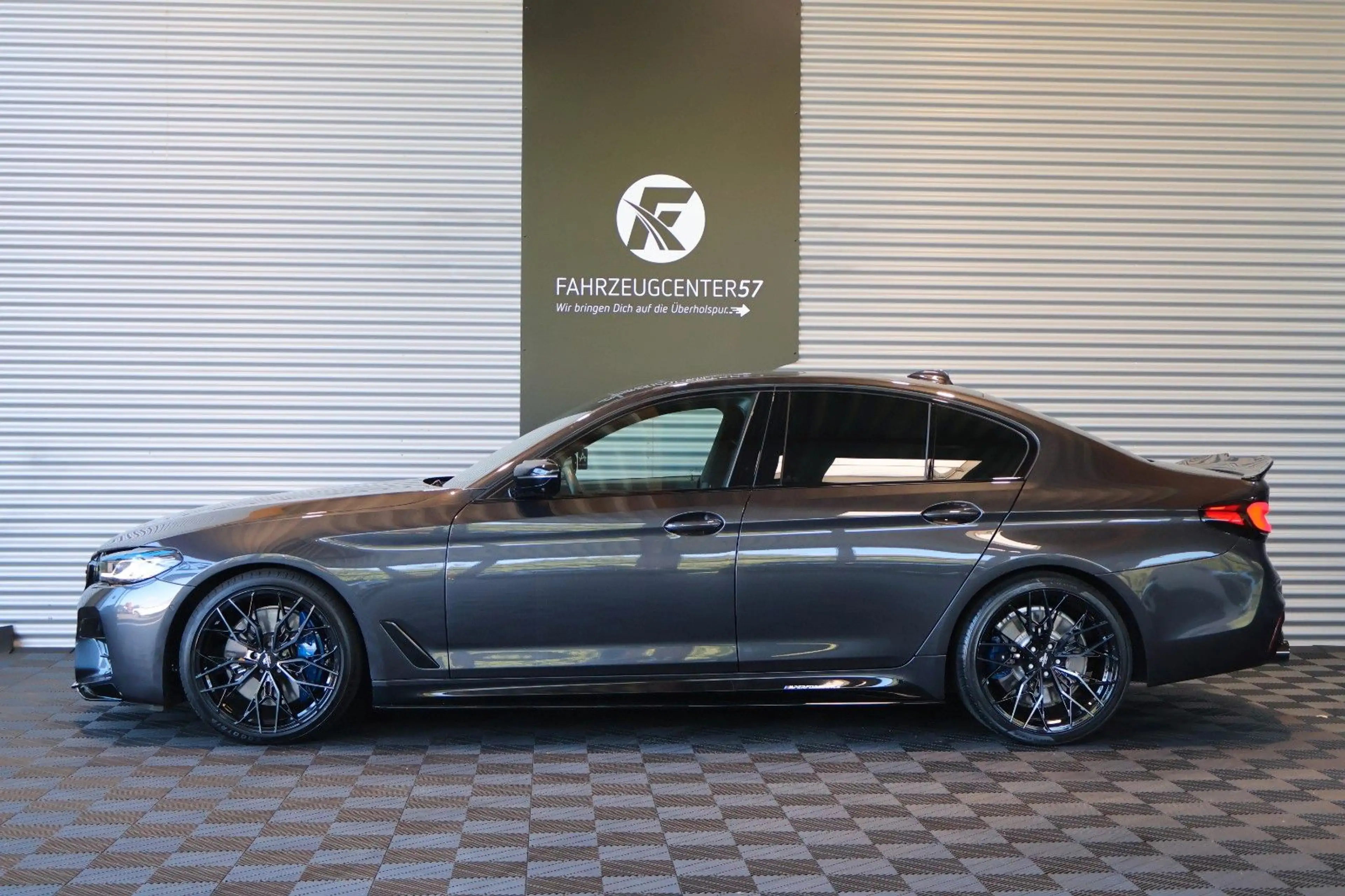 BMW 550 i xDrive/MASSAGE/H&K/360°/HUD/SOFTCLOSE — photo 2