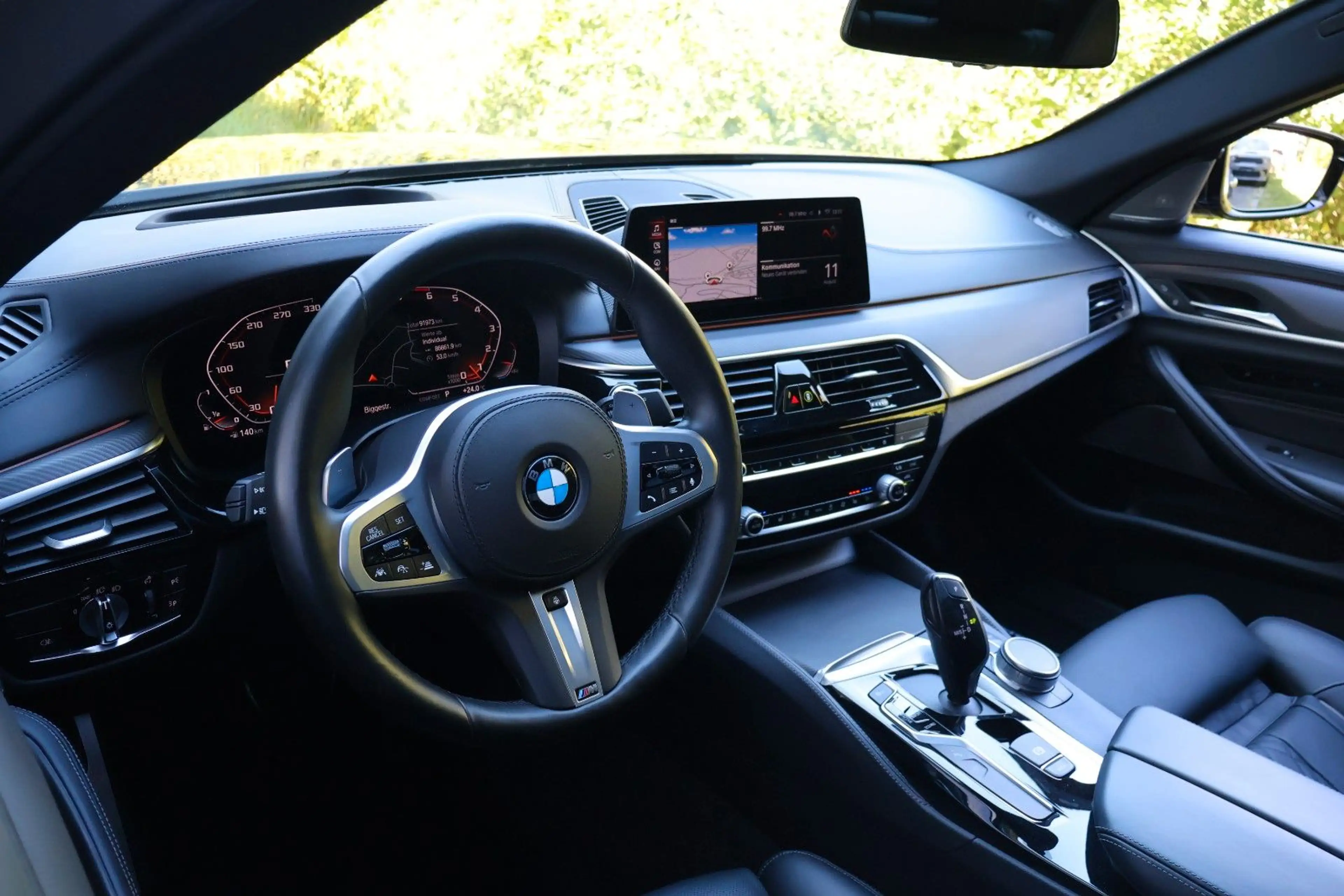 BMW 550 i xDrive/MASSAGE/H&K/360°/HUD/SOFTCLOSE — photo 15