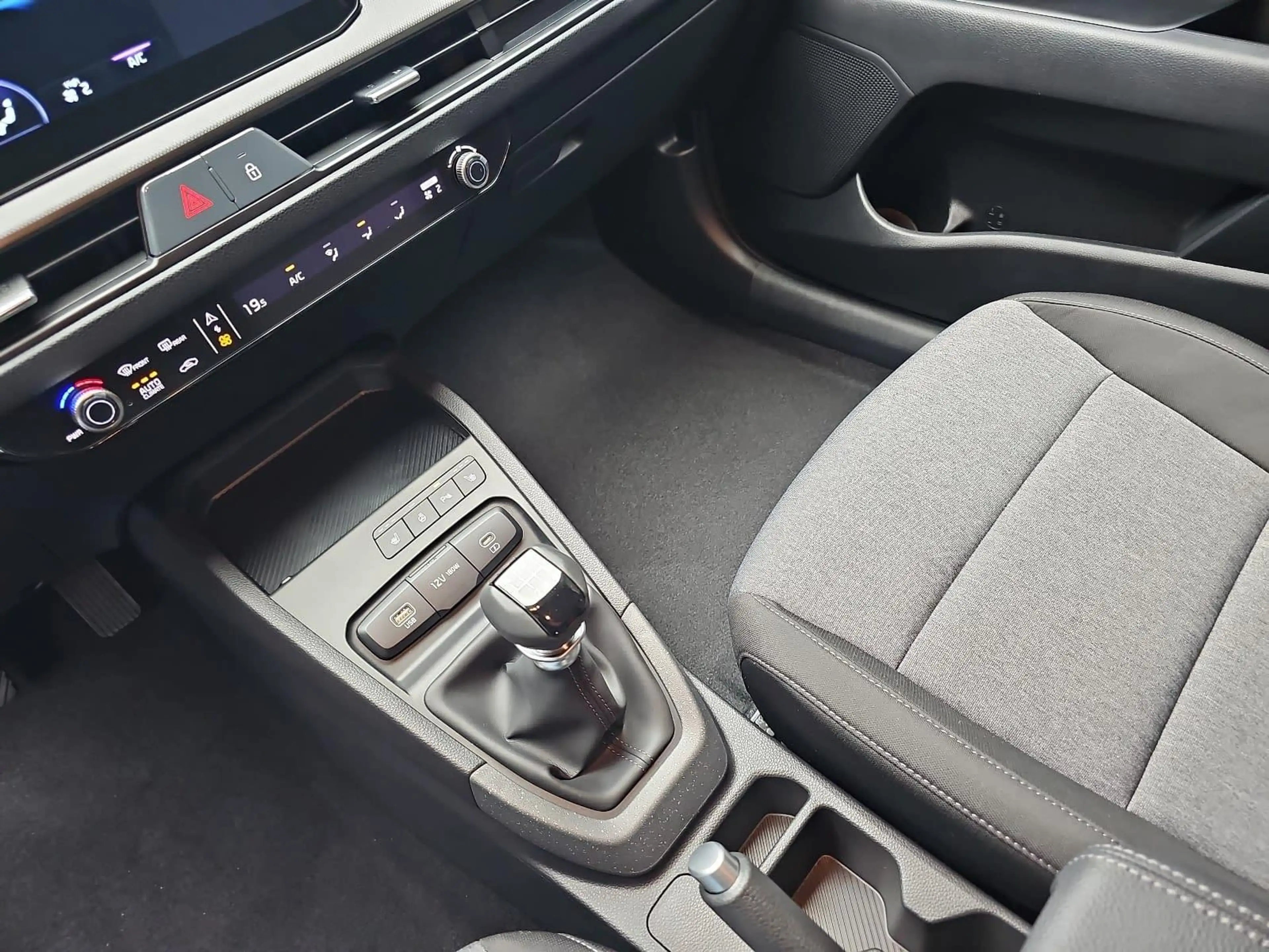 Kia Stonic STONIC 1.0 T-GDI 100 VISION MJ26 SITZH. NAVI — photo 13
