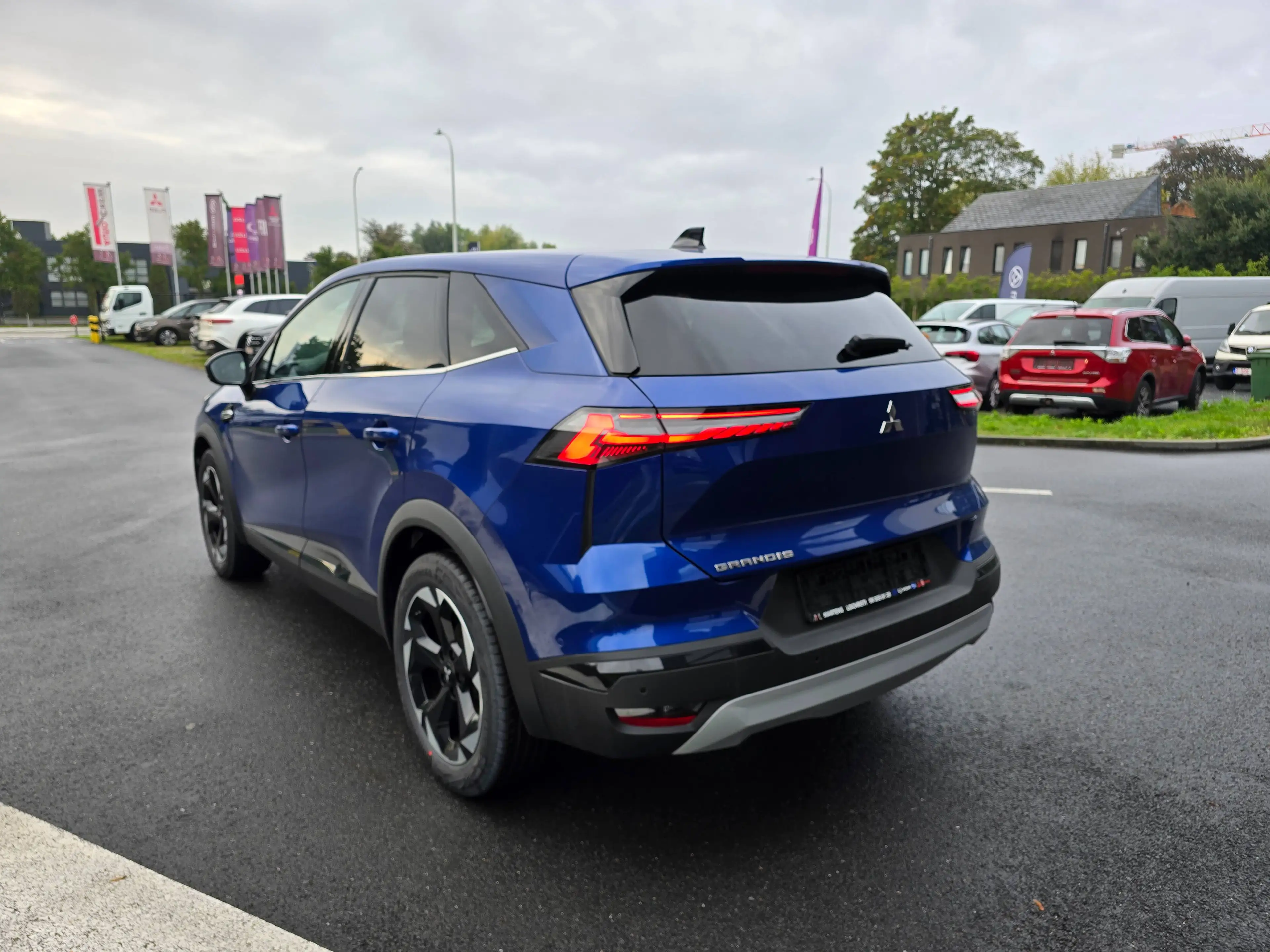 Mitsubishi Grandis GRANDIS INTENSE + — photo 3