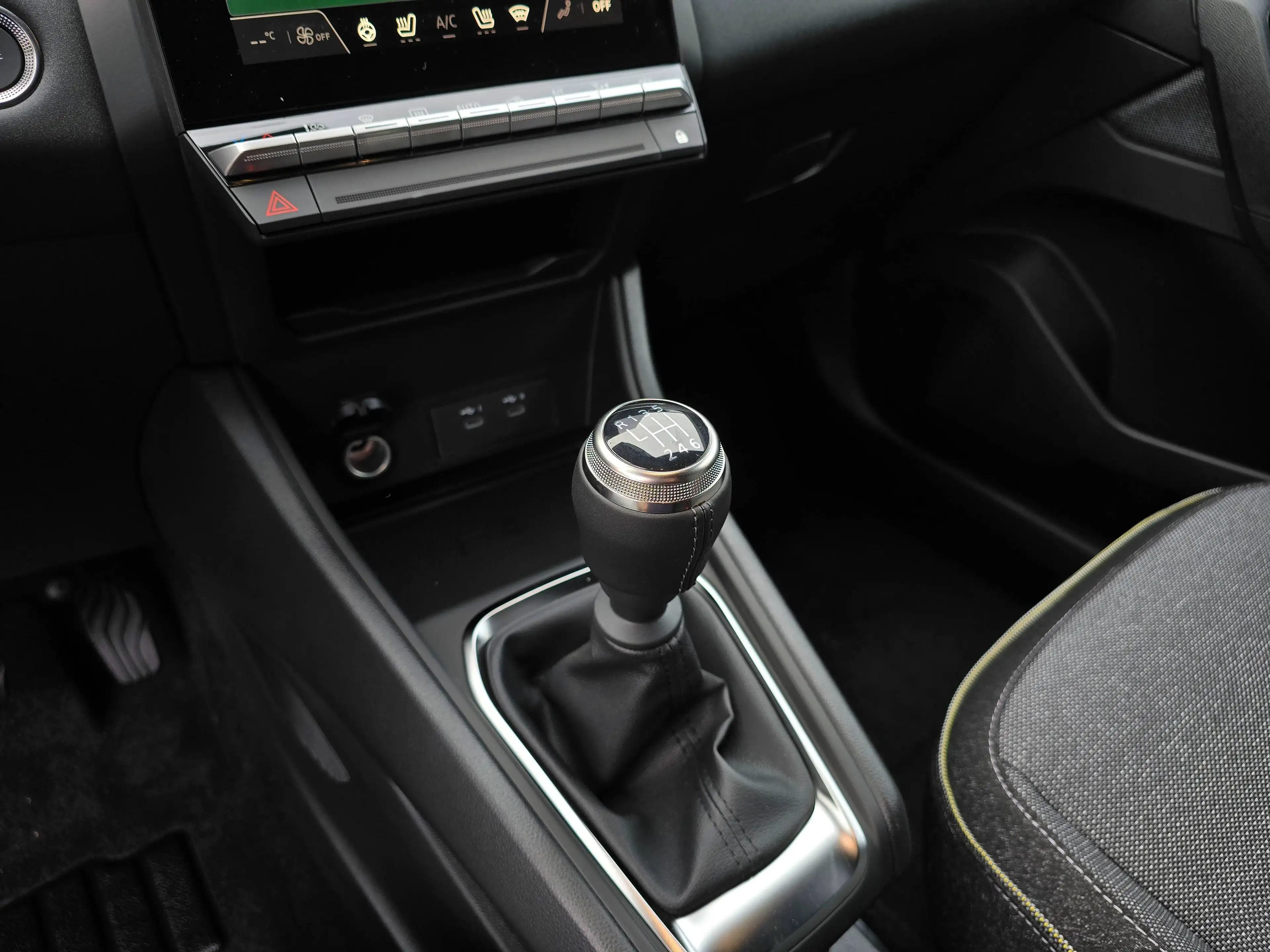 Mitsubishi Grandis GRANDIS INTENSE + — photo 12