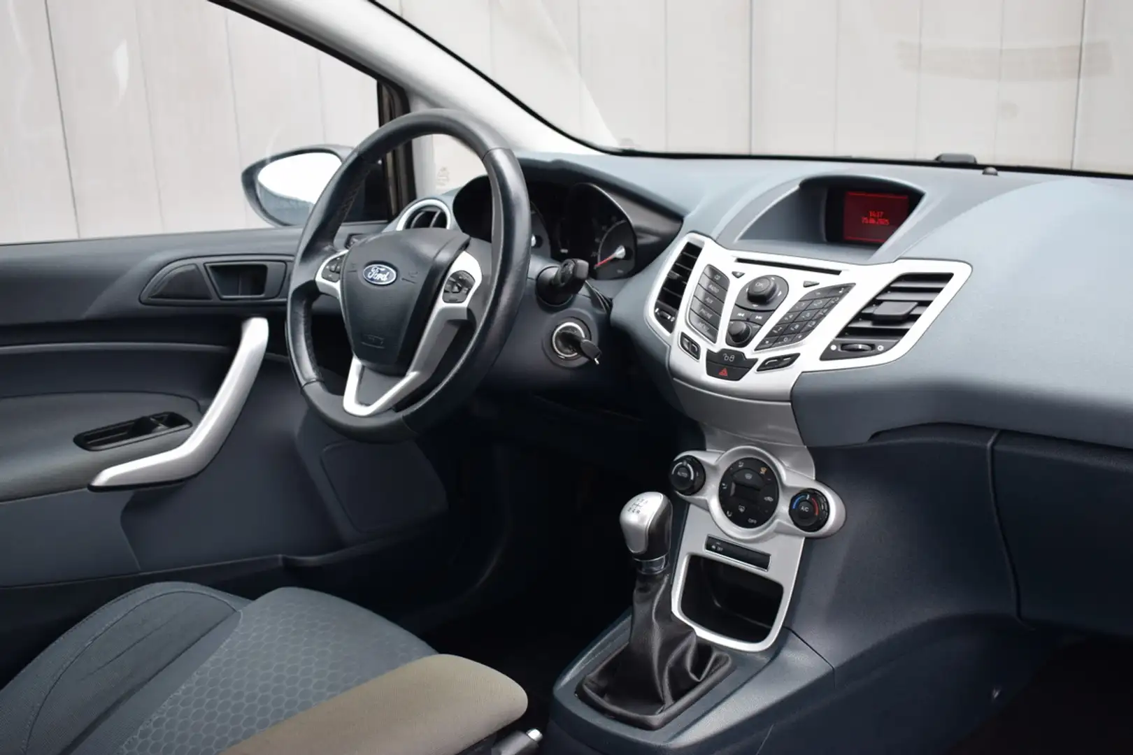 Ford Fiesta 1.6 Sport X-Pack ECC | Sportstoelen | 16 Inch LMV Zwart - 2