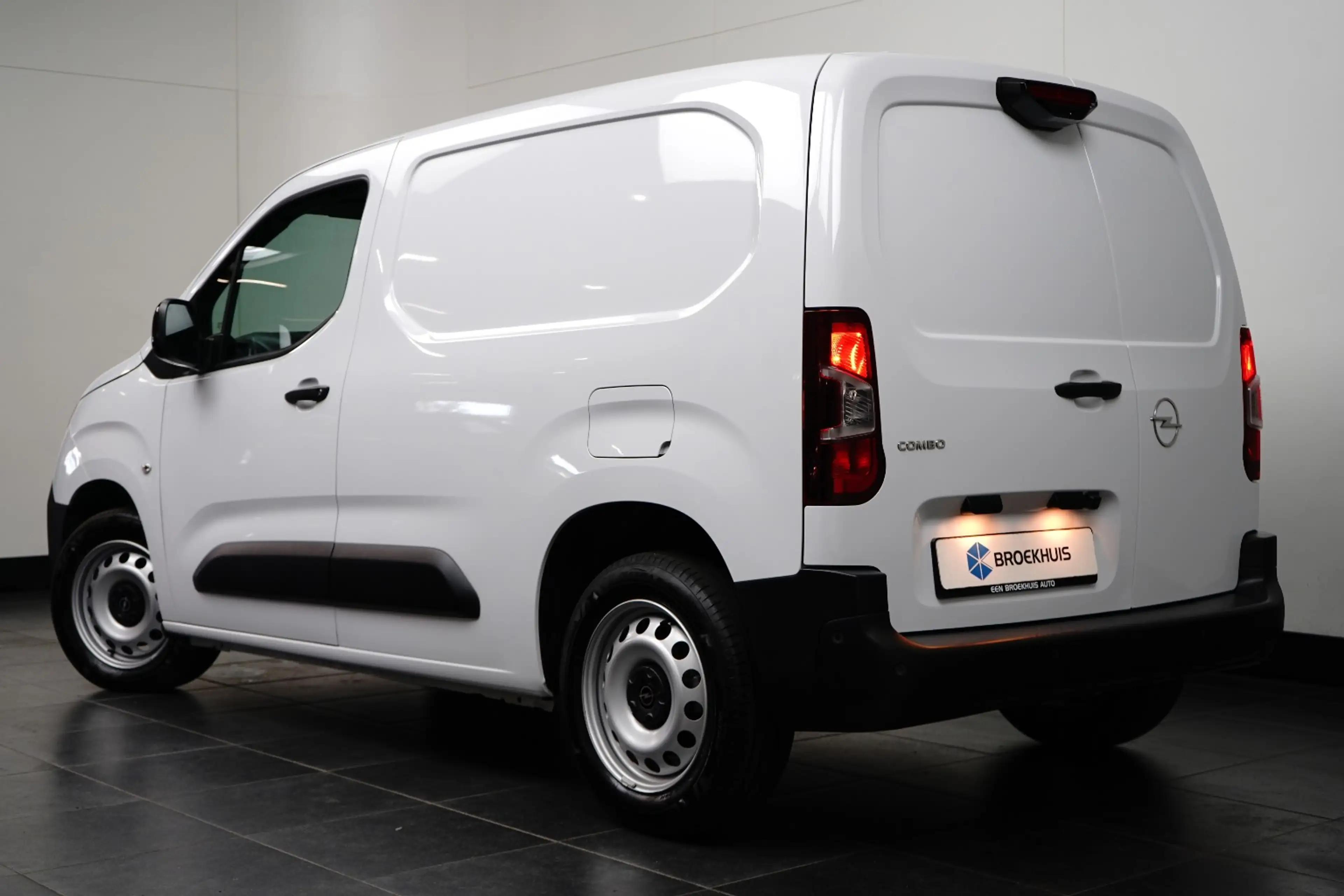 Opel Combo 1.5 BlueHDi 130 EAT8 S&S L1 | Achteruitrijcamera m — photo 4