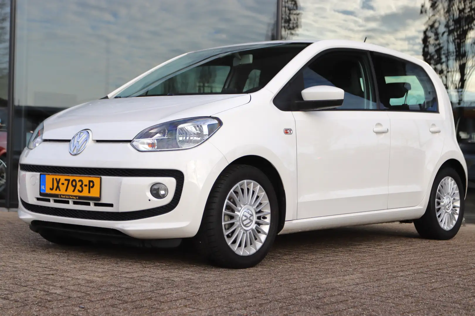 Volkswagen up! 1.0 HIGH UP! BLUEMOTION | NAVI | CRUISE | AIRCO | Wit - 1