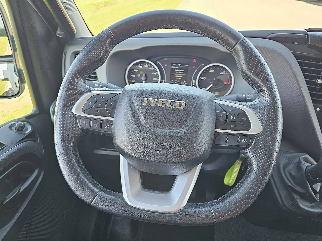 Iveco Daily 2023 — фото 12
