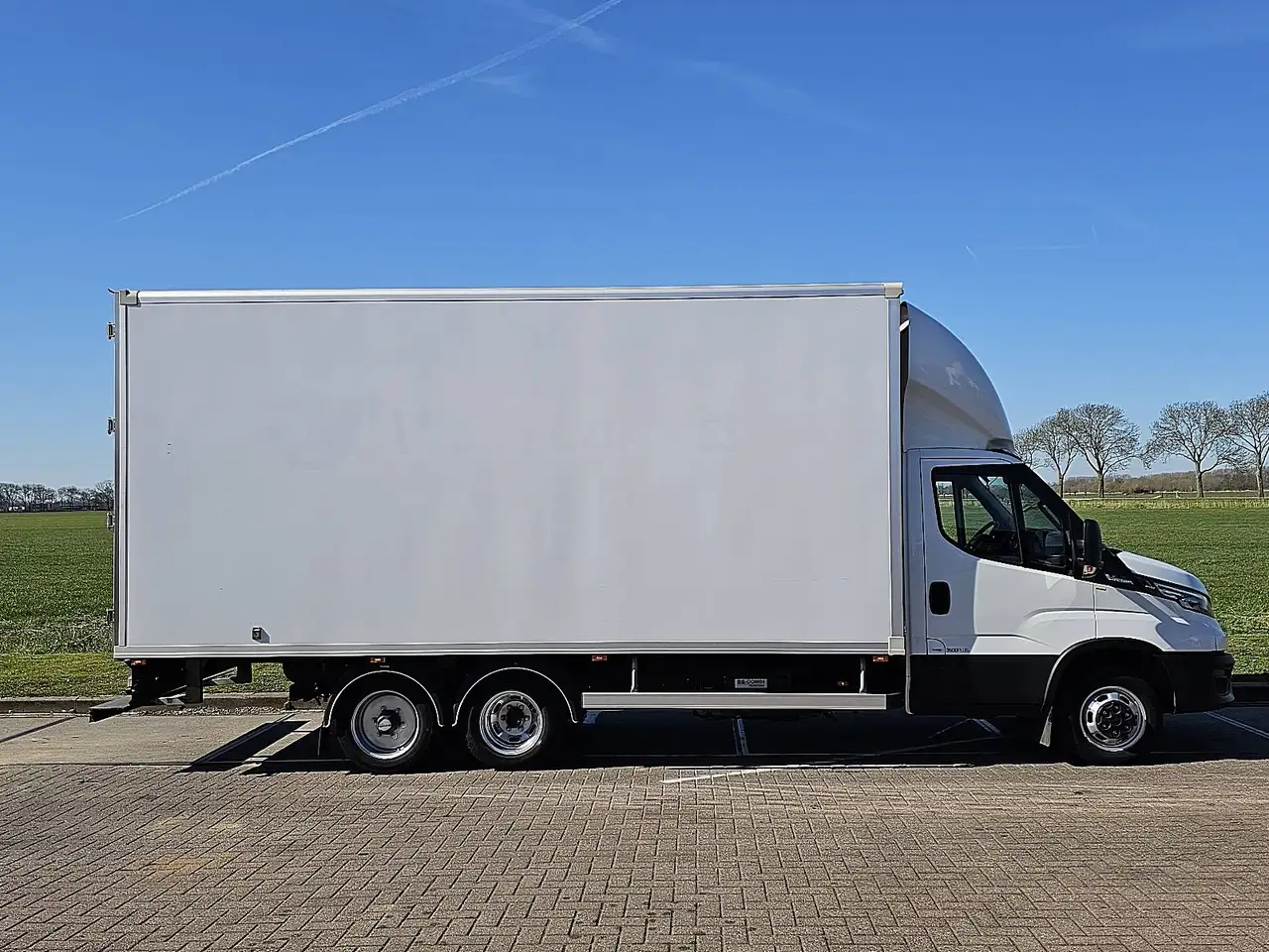 Iveco Daily 2023 — фото 14