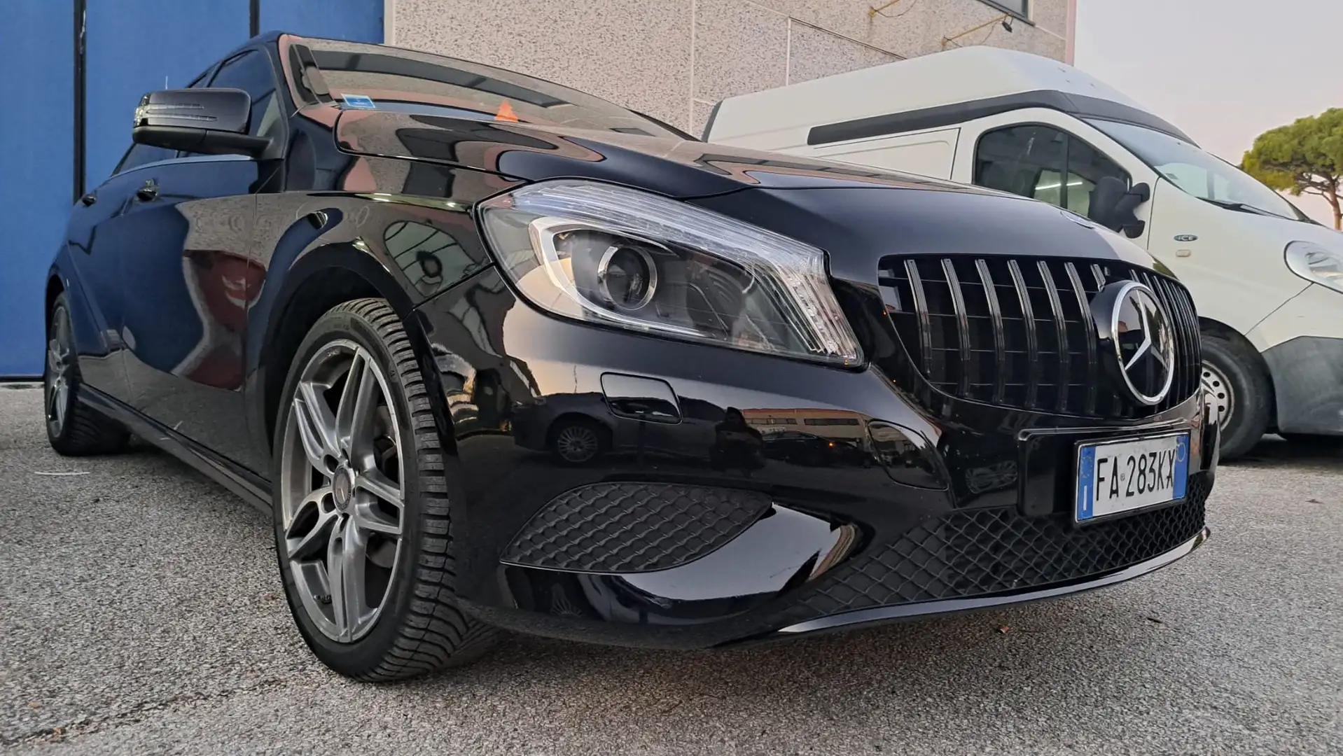 Mercedes-Benz A 180 PREMIUM PACK EXT/CERCHI 18/PELLE/TOTAL LED/MANUALE Nero - 1