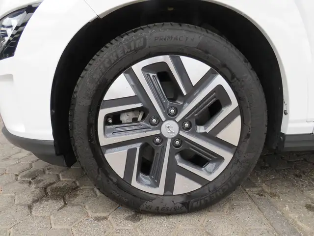 Hyundai Kona view 14