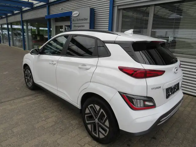 Hyundai Kona view 3
