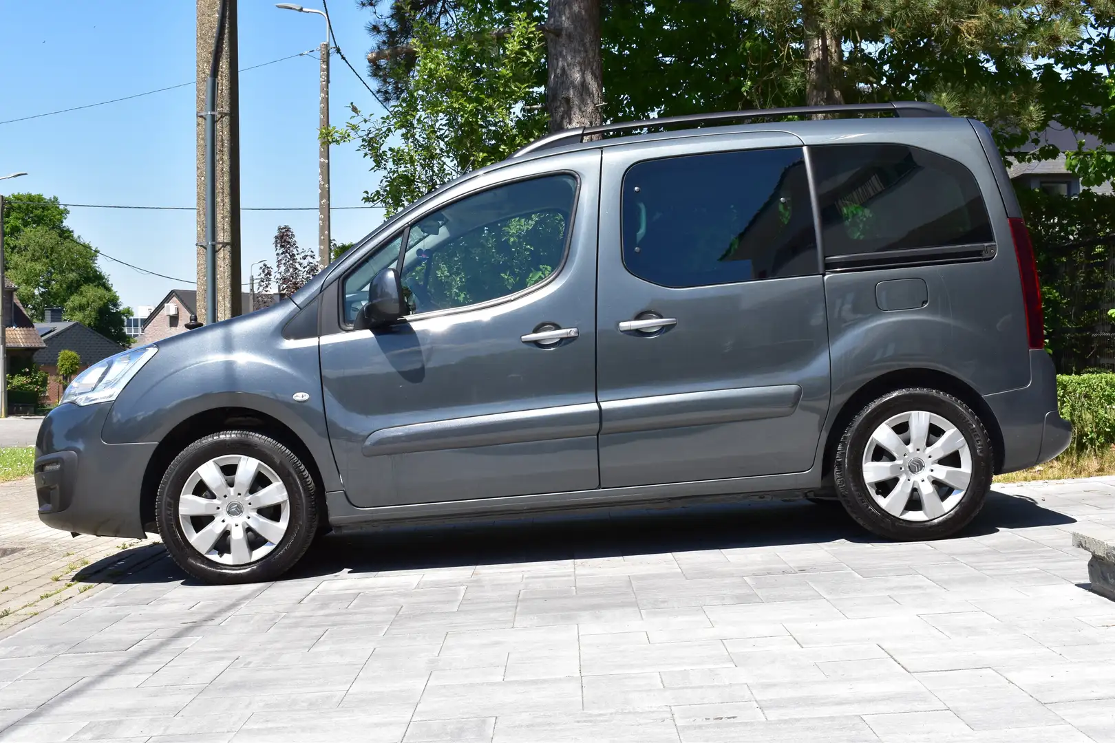 Citroen Berlingo 1.2 XTR S ** GPS ** CAMERA ** GARANTIE ** Gris - 2