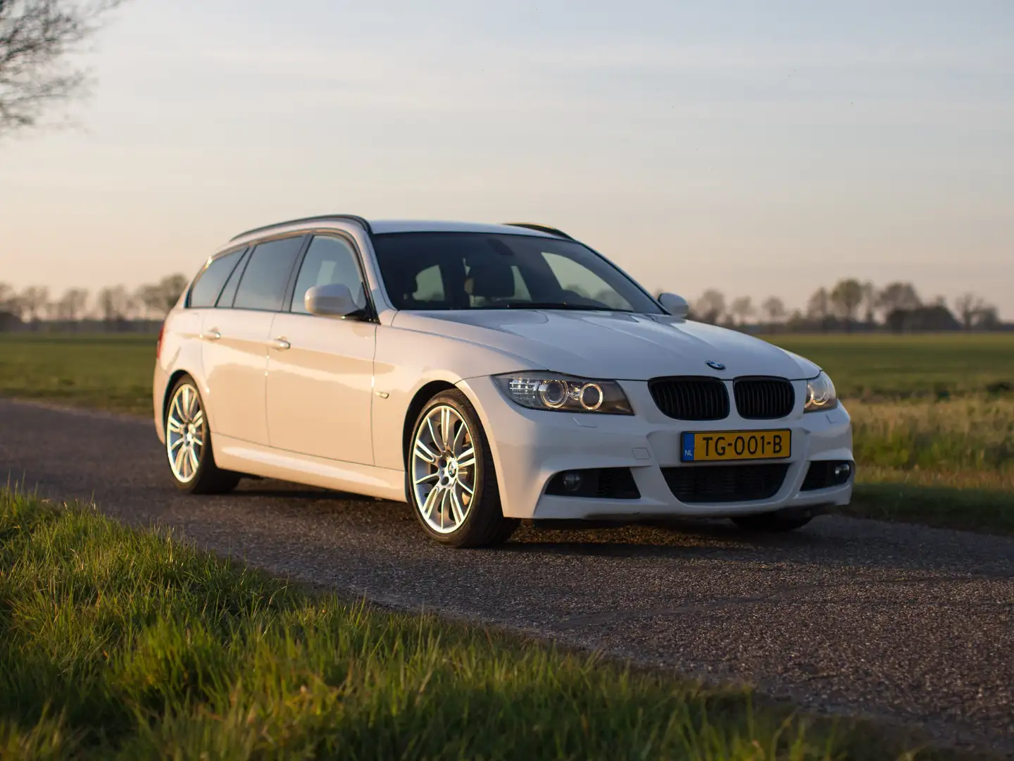 BMW 335 E91 LCI touring, 335i Executive (handgeschakeld!) Wit - 2