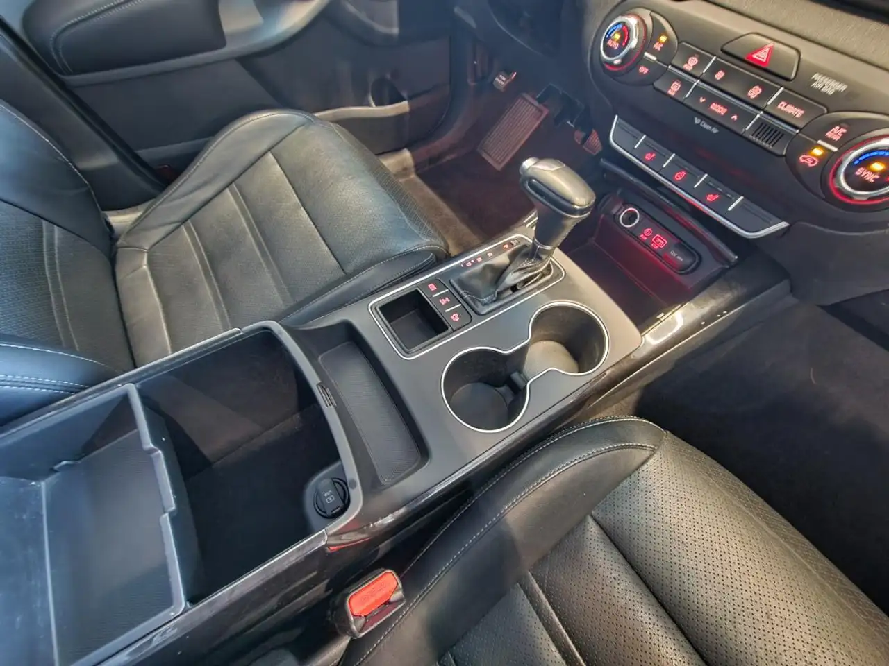 Kia Sorento снимка Kia Sorento