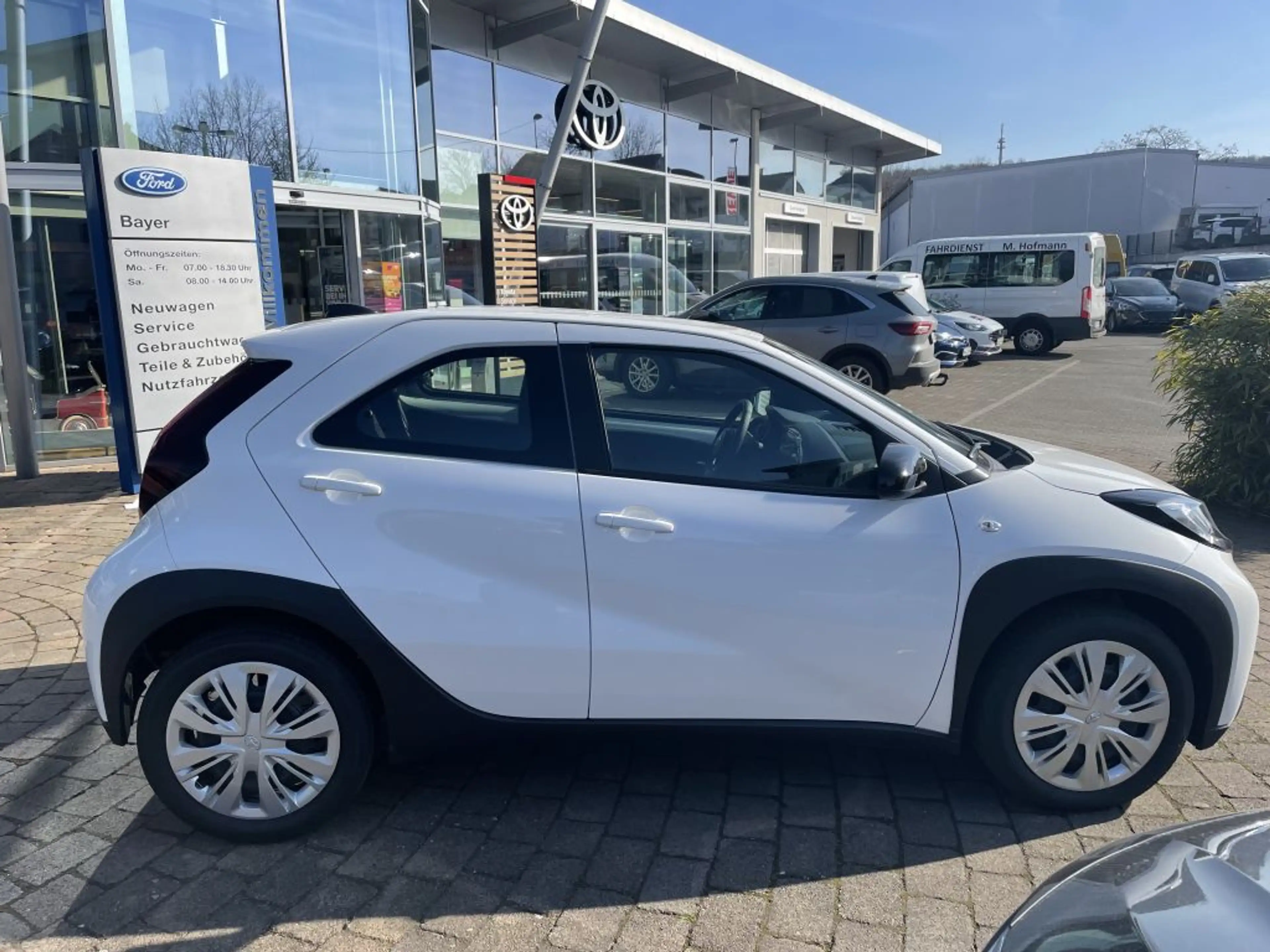 Toyota Aygo X Play — photo 2