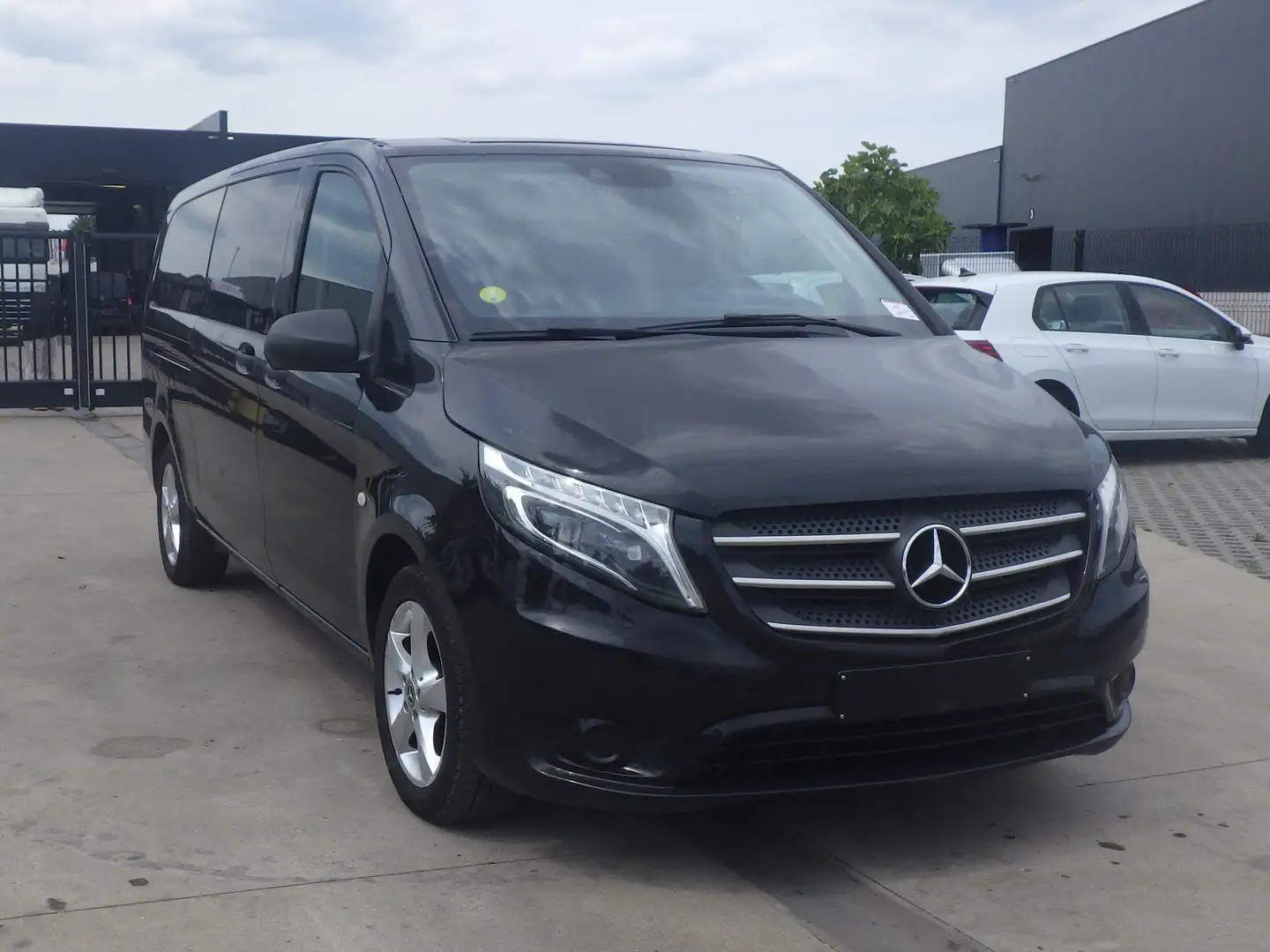 Mercedes-Benz Vito Tourer minibus(Stock ID 09416) Nero - 2