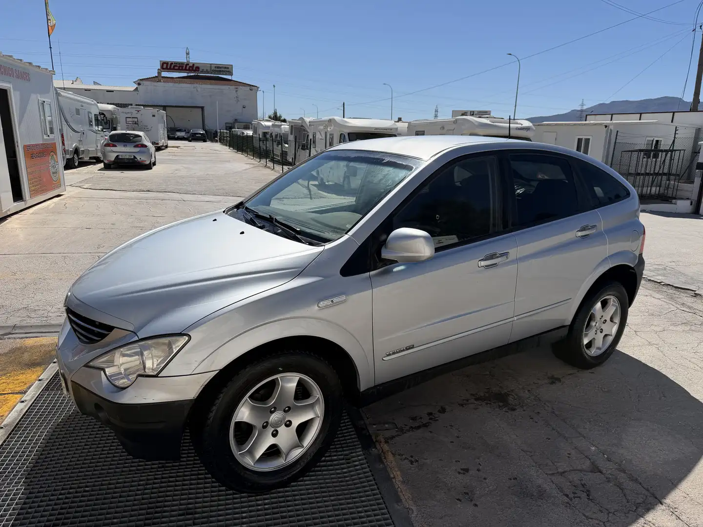 SsangYong Actyon 200Xdi Gris - 2