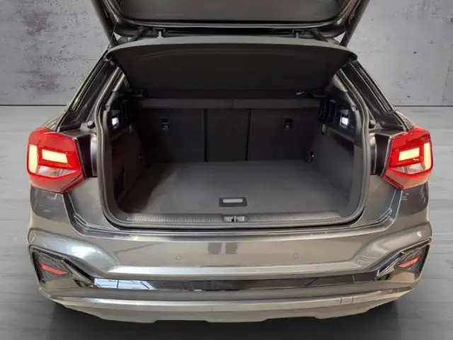 Audi Q2 view 13