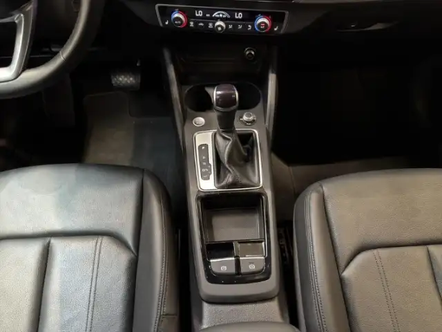 Audi Q2 view 11