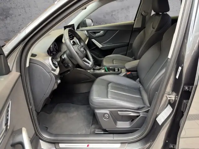 Audi Q2 view 6