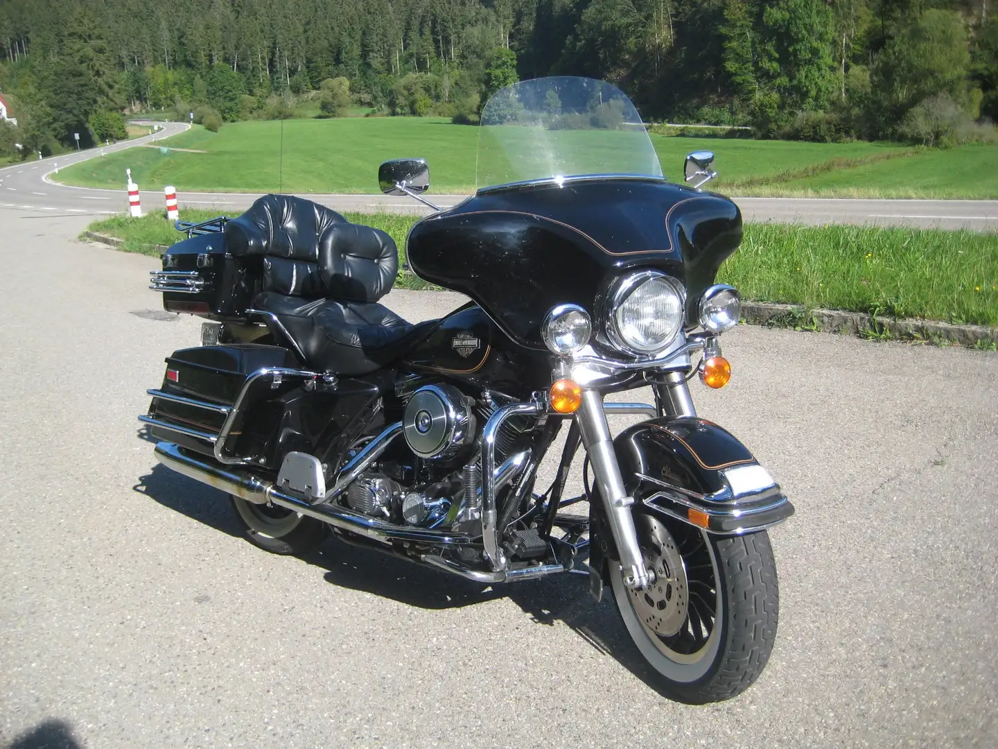 Harley-Davidson Electra Glide FLHTC - 1