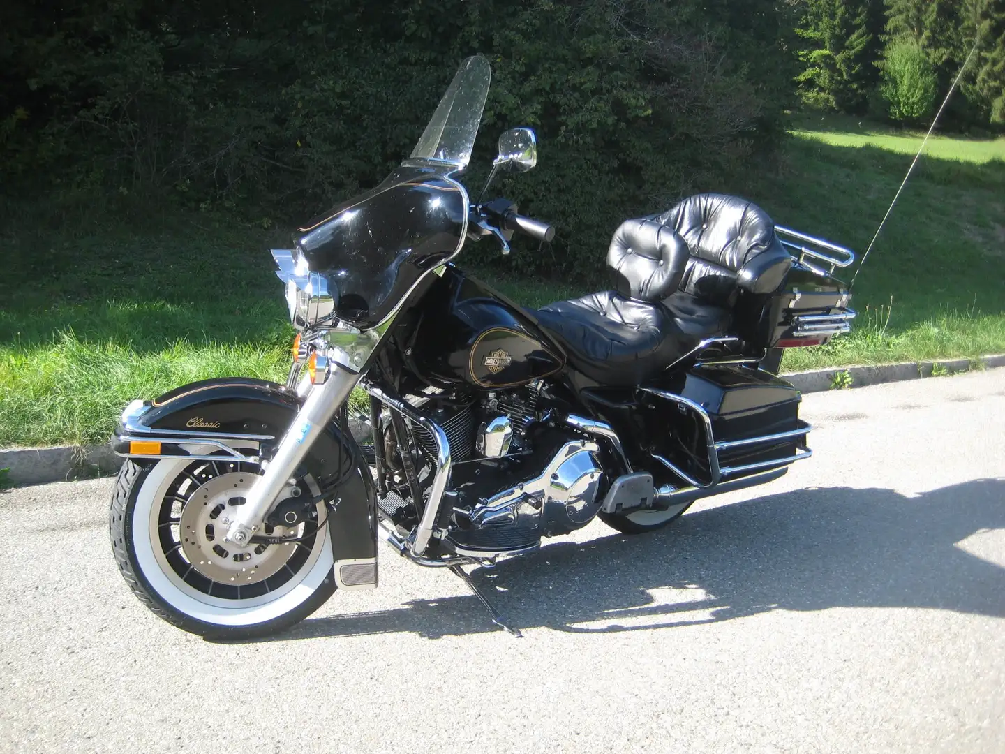 Harley-Davidson Electra Glide FLHTC - 2