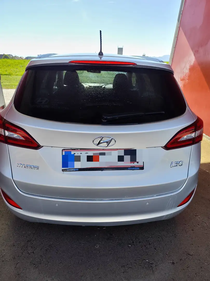 Hyundai i30 i30 CW 1,4 CRDi Go Go Silber - 1
