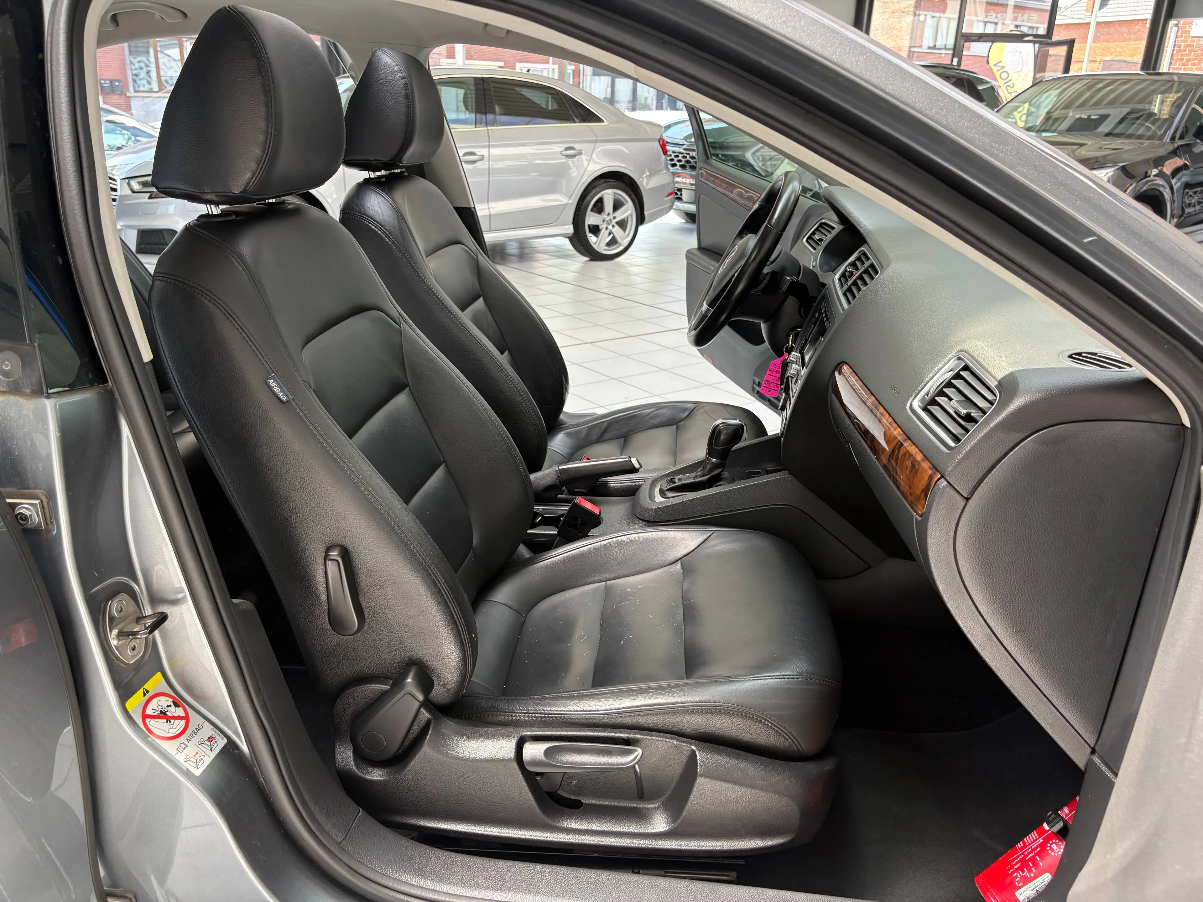 Volkswagen Jetta Jetta 1.6 TDi *CUIR * TOIT * GPS * PDC * JANTES * — photo 12