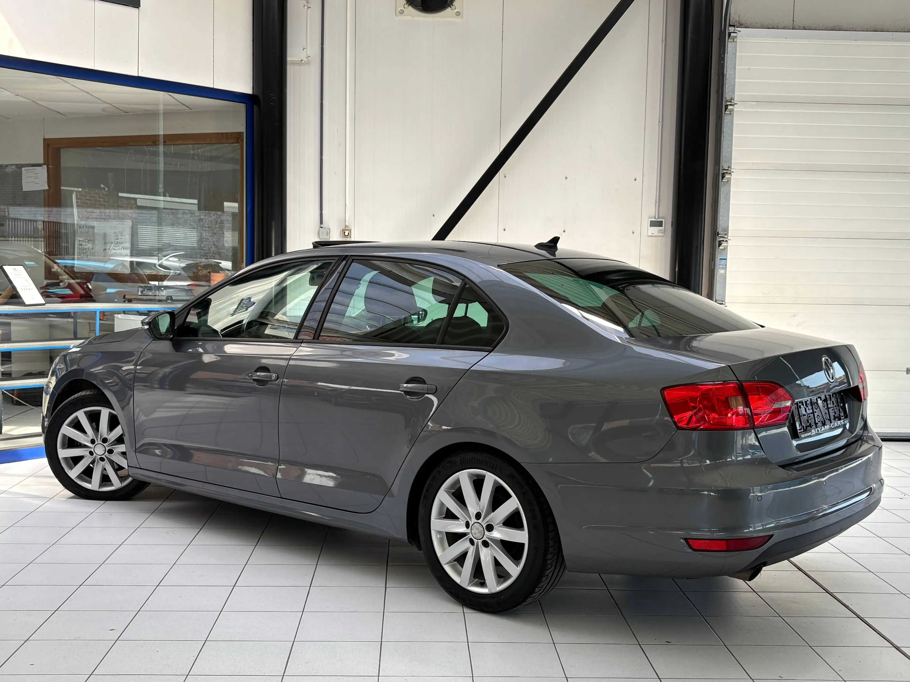 Volkswagen Jetta Jetta 1.6 TDi *CUIR * TOIT * GPS * PDC * JANTES * — photo 3