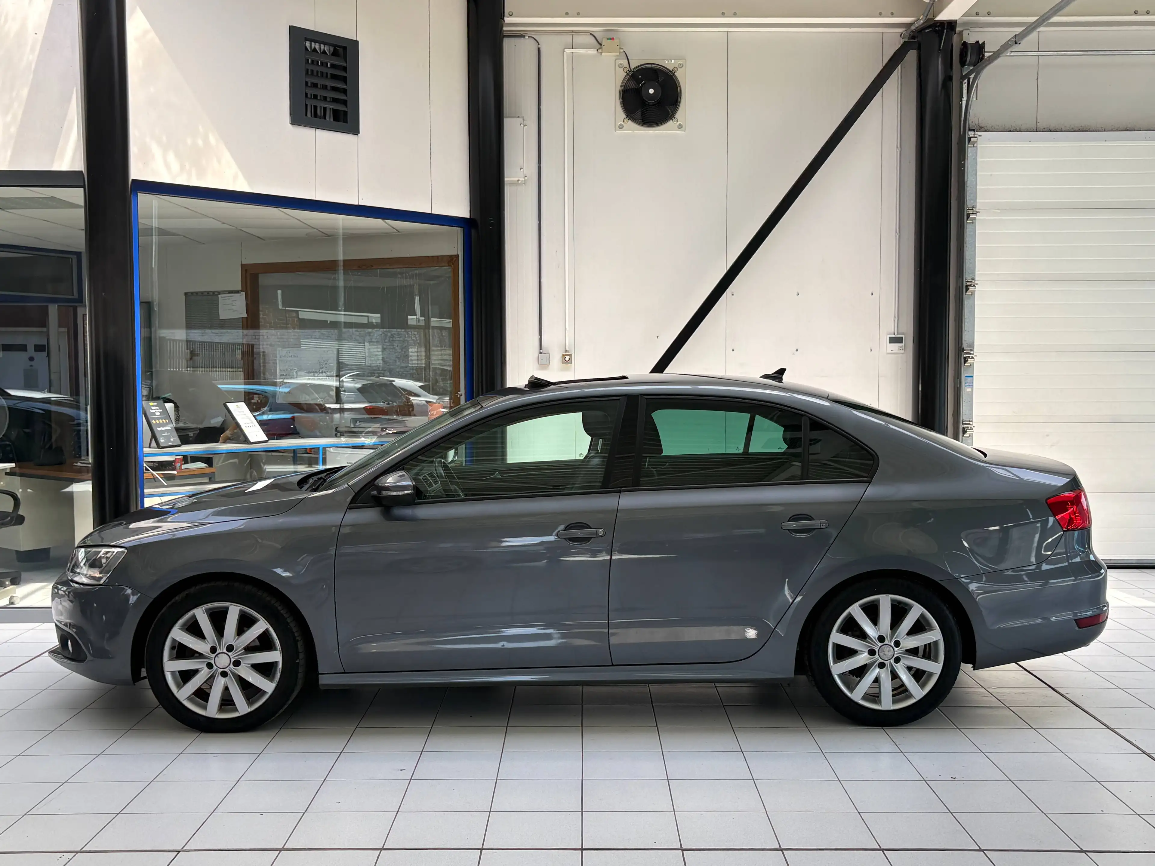 Volkswagen Jetta Jetta 1.6 TDi *CUIR * TOIT * GPS * PDC * JANTES * — photo 2