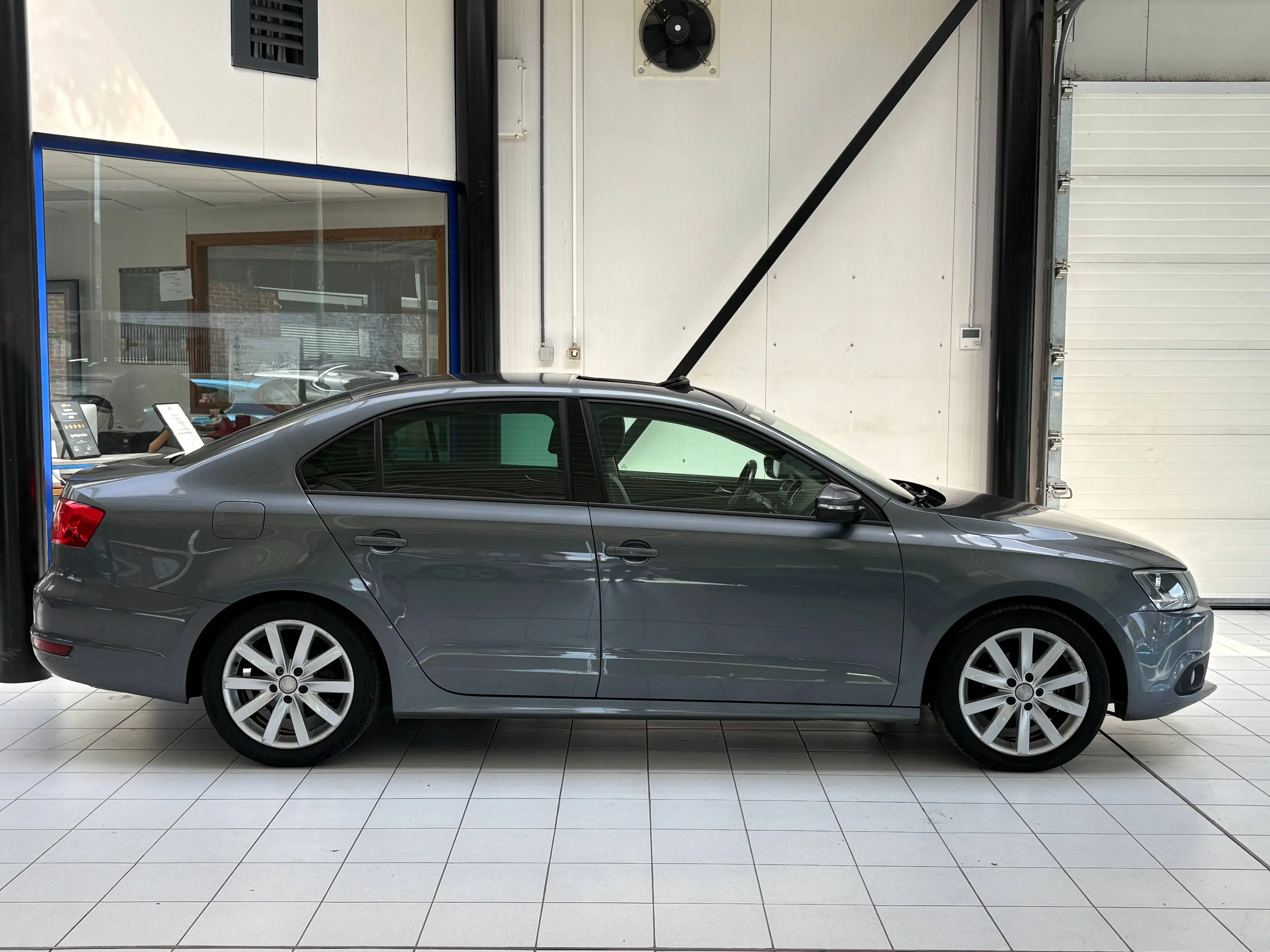 Volkswagen Jetta Jetta 1.6 TDi *CUIR * TOIT * GPS * PDC * JANTES * — photo 6